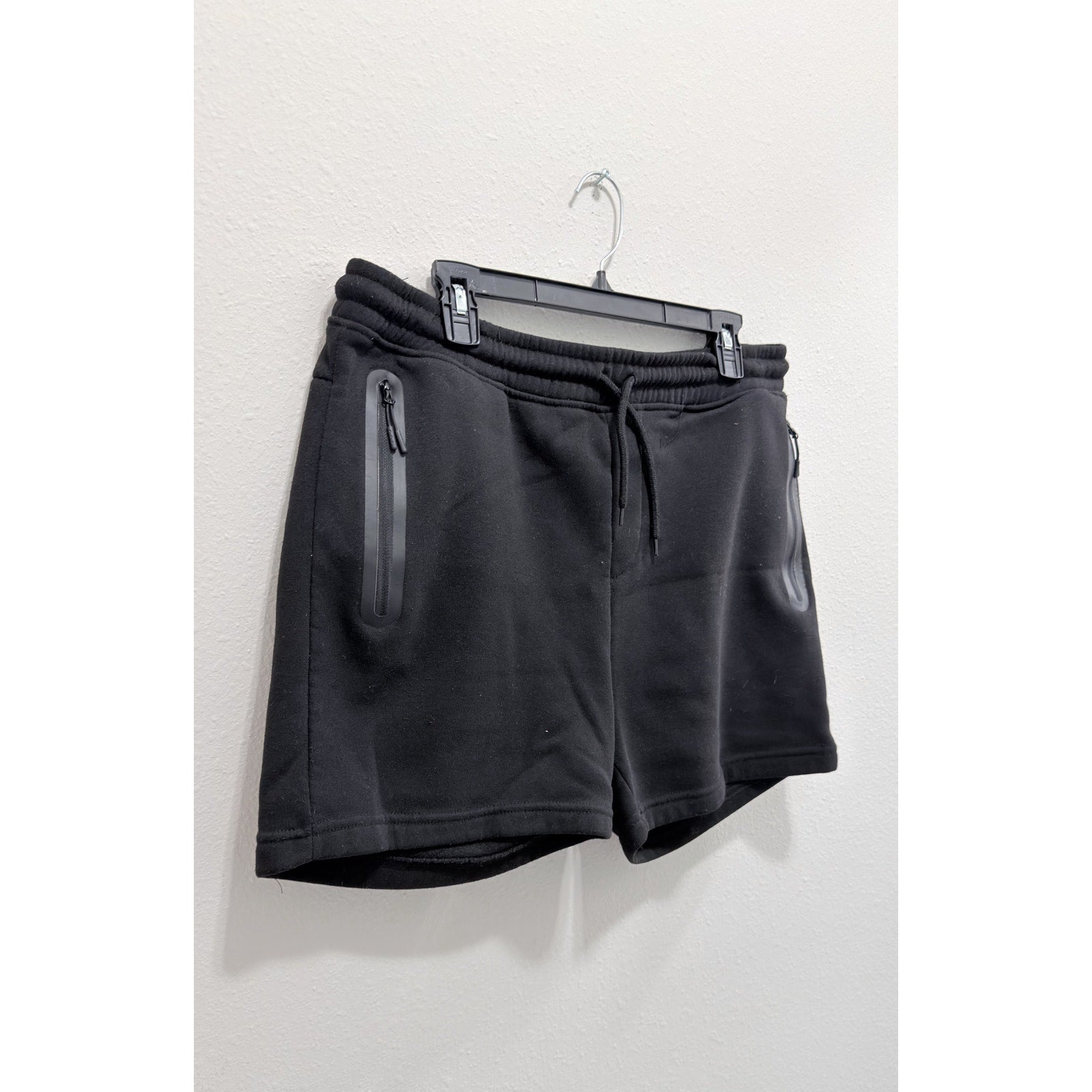 Men's Large Black 5" Inseam Fleece Shorts Heat Seal Zip Pocket Preowned