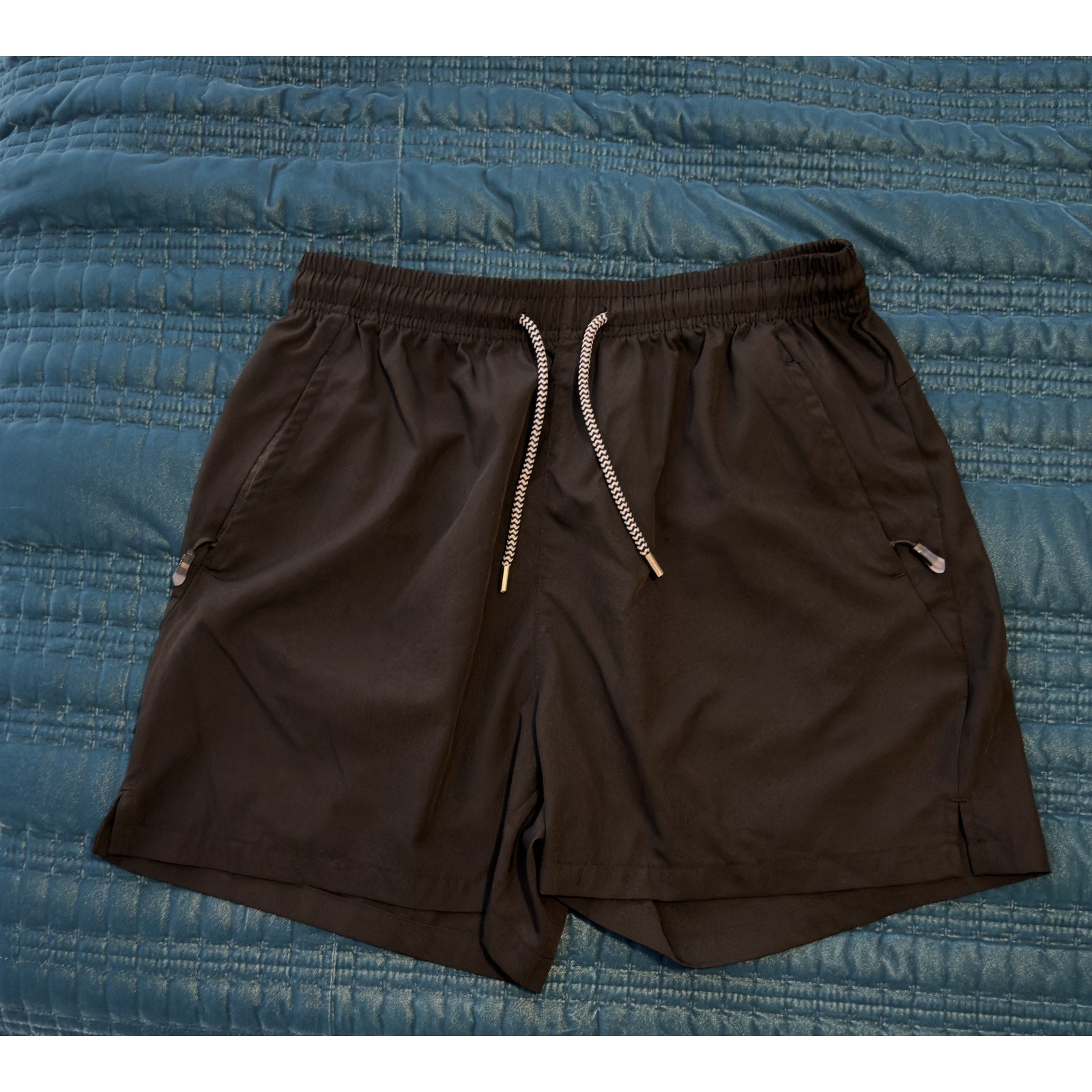 Men's Black Athletic Performance Shorts Zipper Pockets Drawstring Size Large