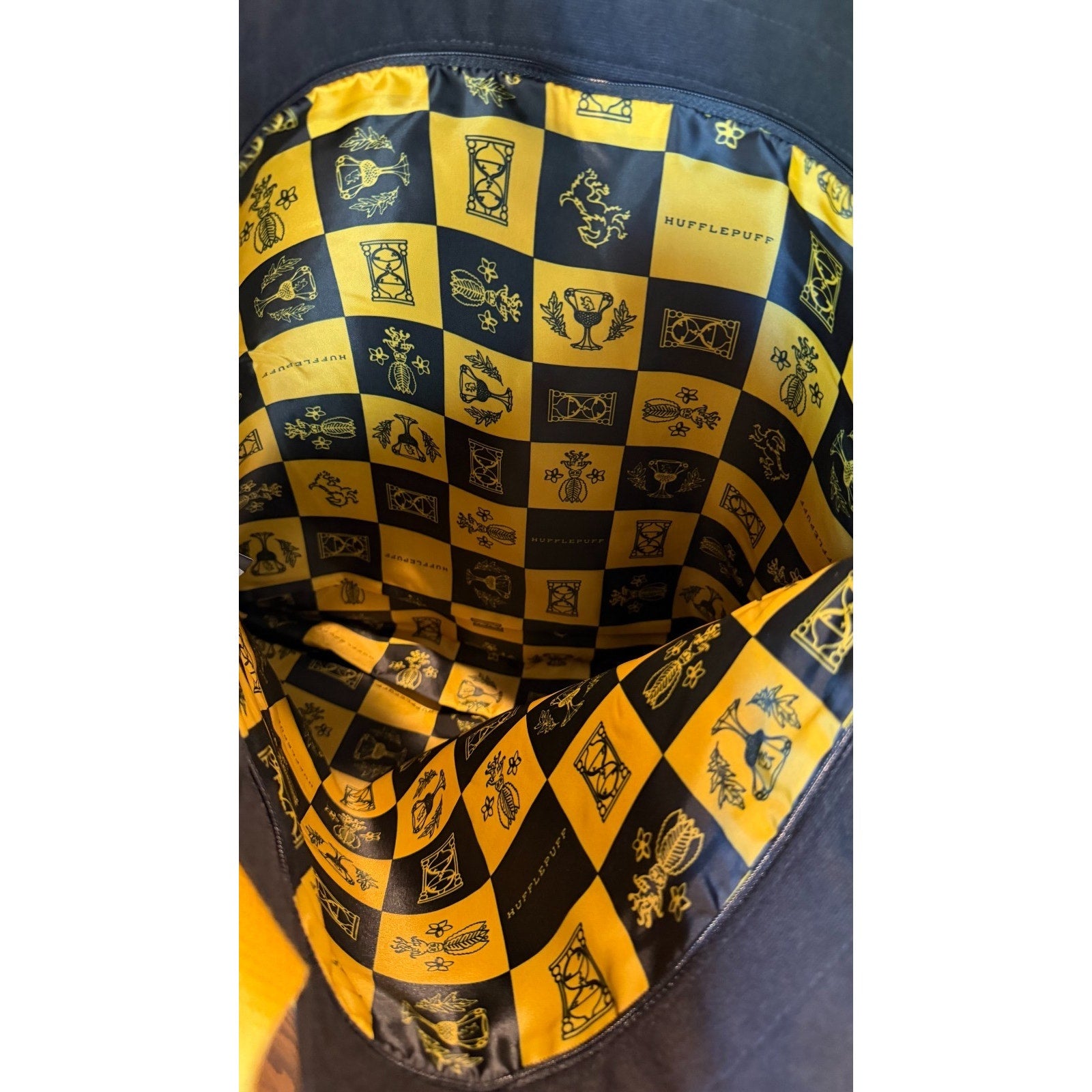 Universal Studios Harry Potter Attributes Hufflepuff Tote Bag NWT