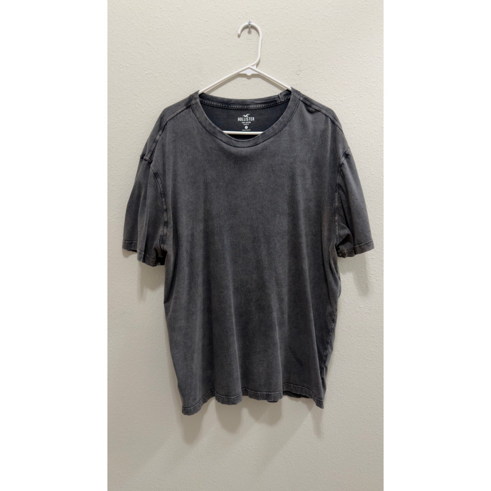 Hollister Men's Relaxed Fit Acid Wash Charcoal Gray Crew Neck T-Shirt Size XL