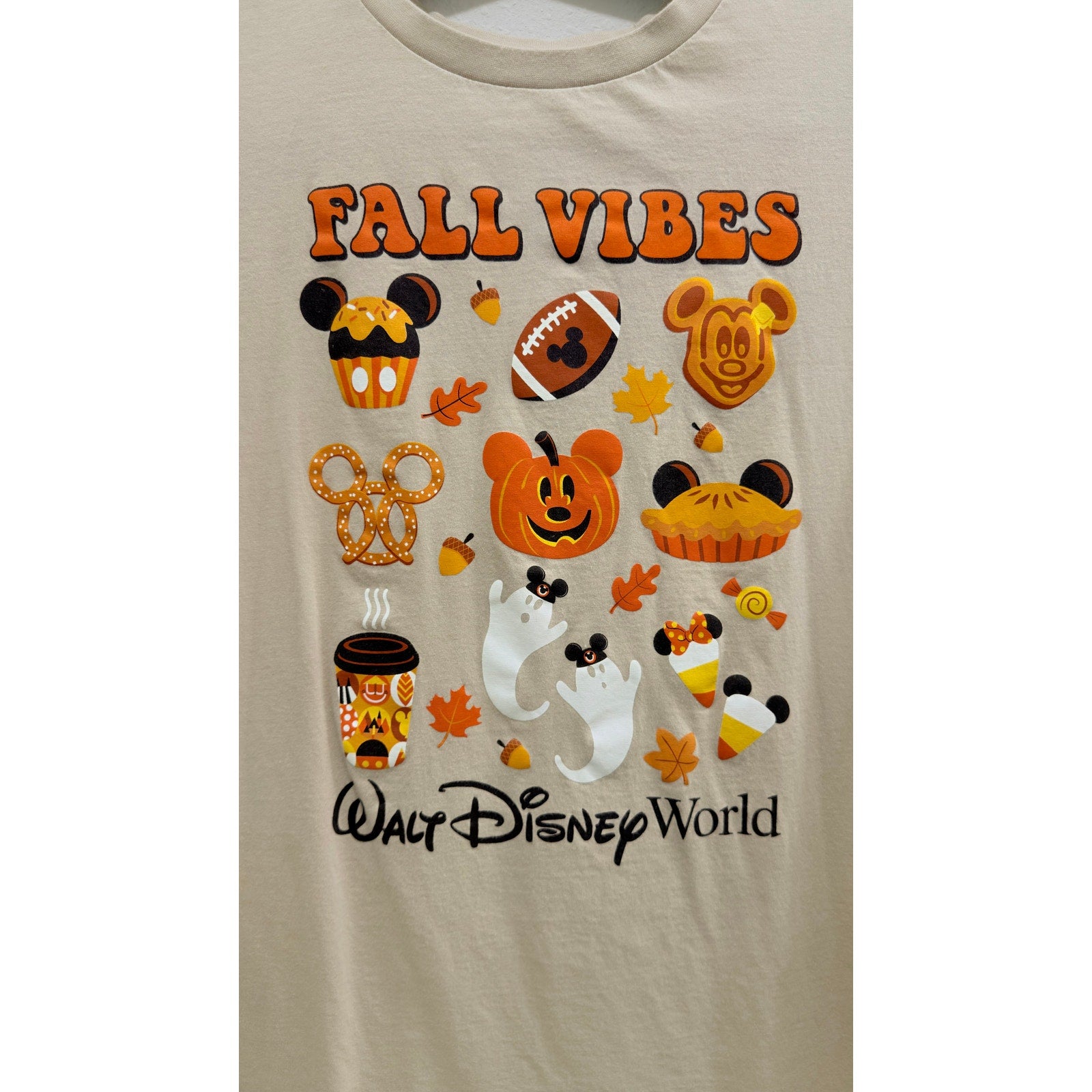 Walt Disney World "Fall Vibes" Halloween Snacks Graphic T-Shirt Adult Large NWT