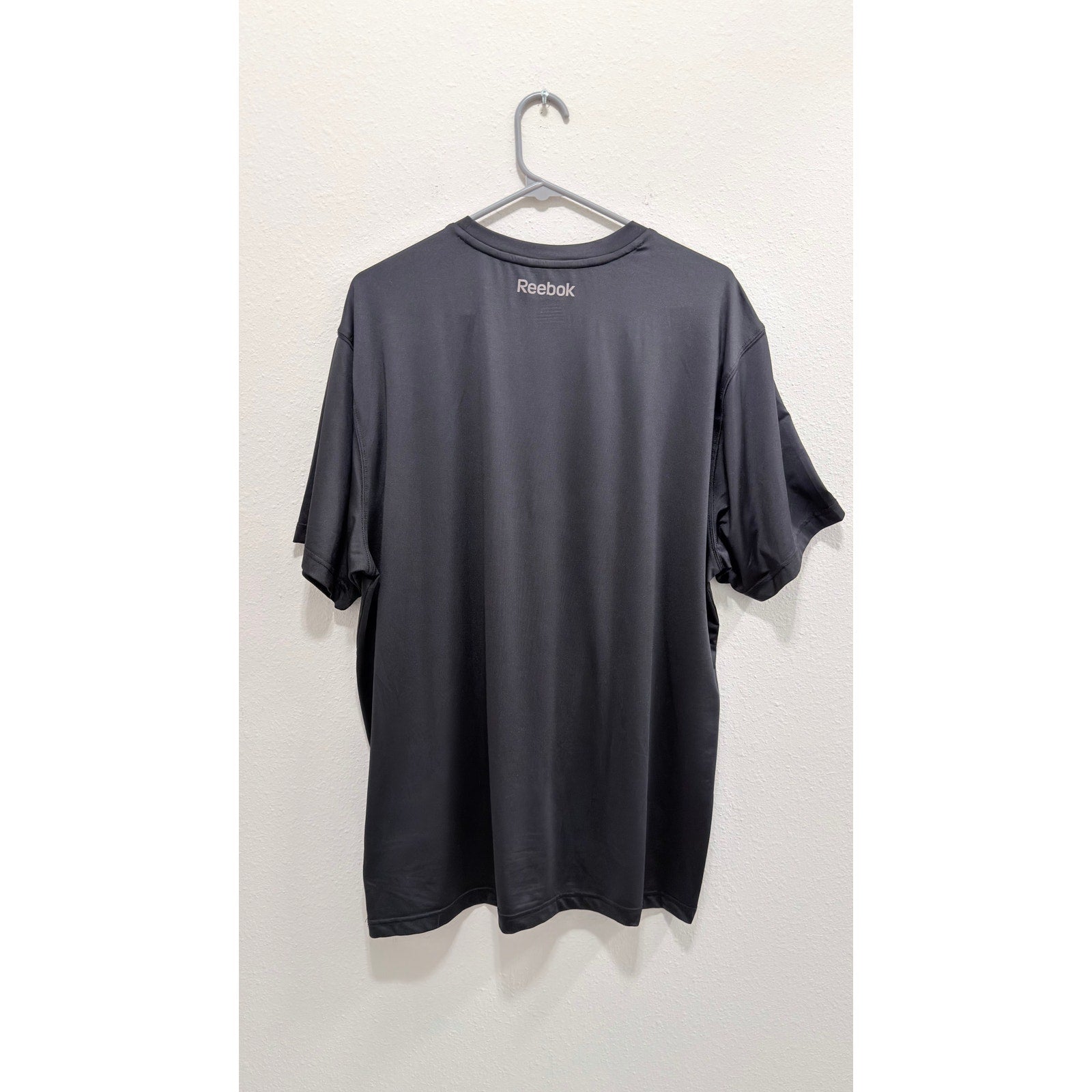 NWOT Reebok Men's Black Graphic Logo Gym Training Shirt - Large