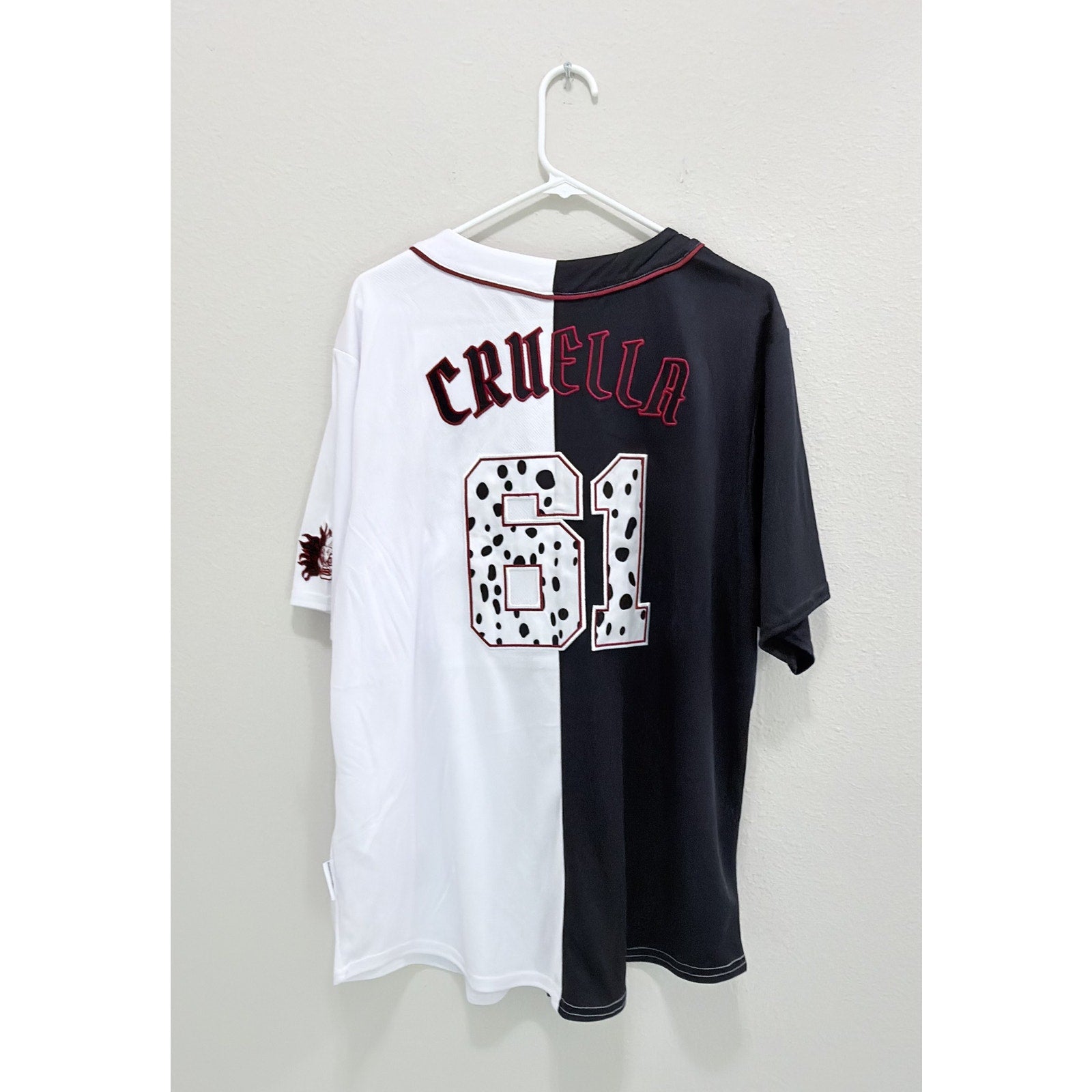 NWT Disney Cruella De Vil 101 Dalmatians Baseball Jersey - Large