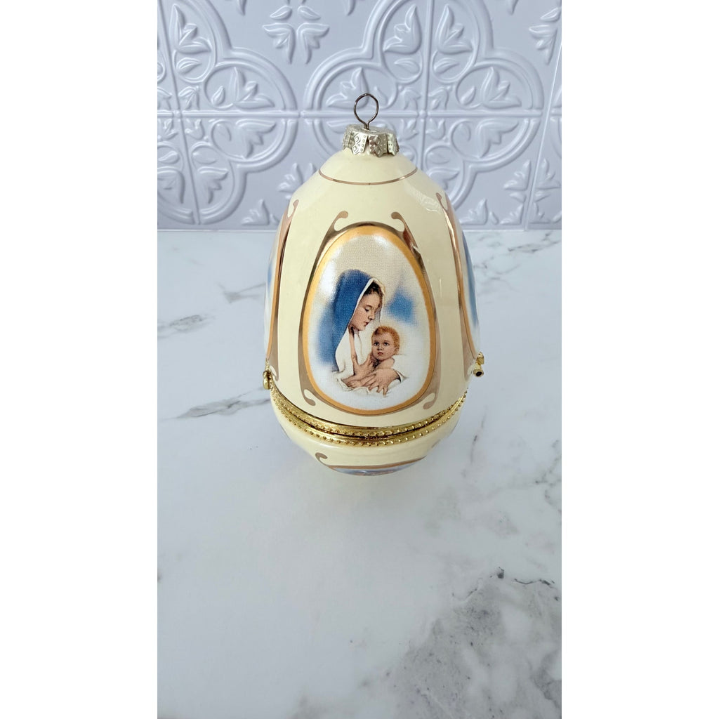 Mr. Christmas Valerie Parr Hill Musical Egg Ornament 2011 - Ivory