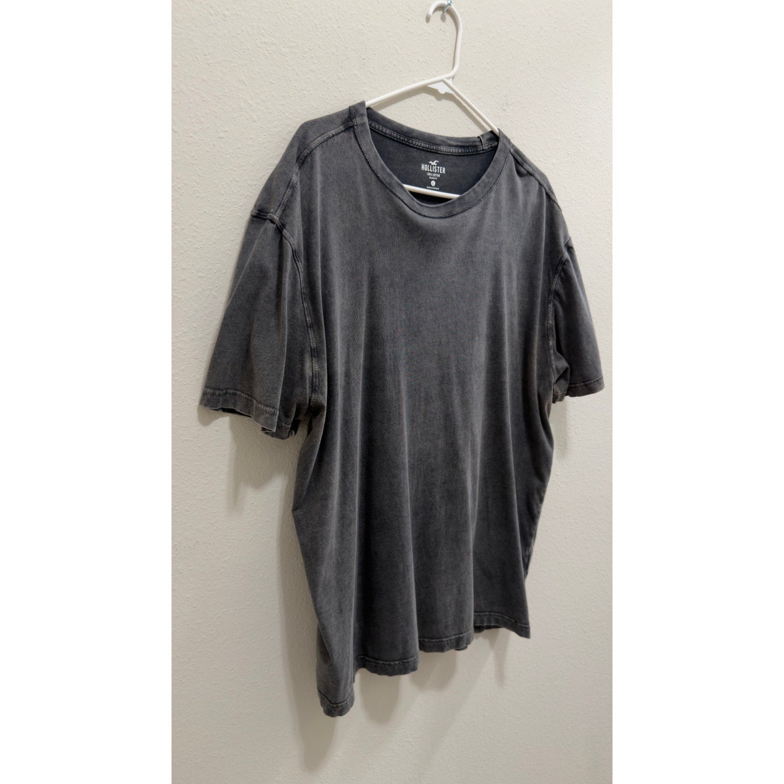 Hollister Men's Relaxed Fit Acid Wash Charcoal Gray Crew Neck T-Shirt Size XL