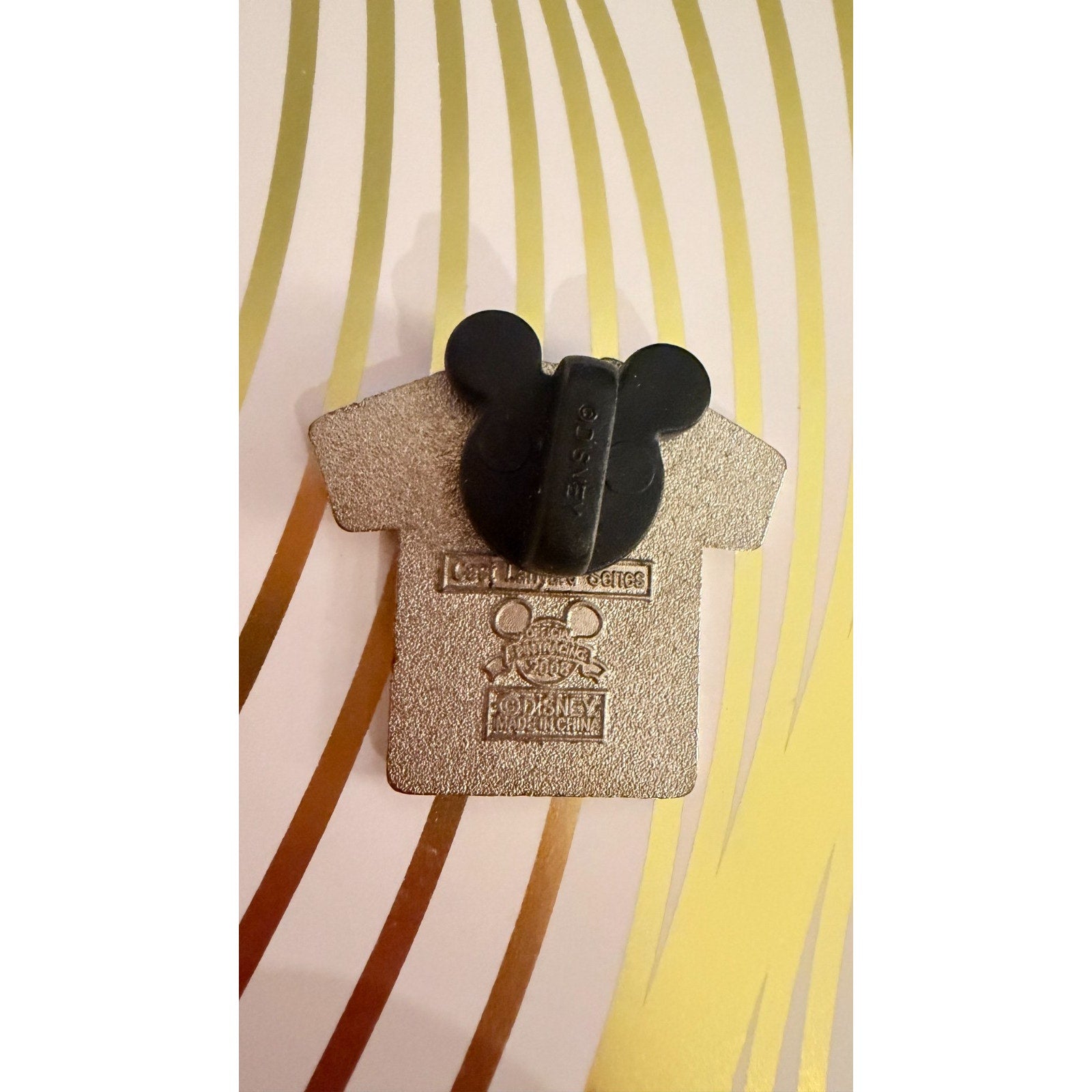 Disney Parks 2011 Hidden Mickey Cast Lanyard Series Genie T-Shirt Pin