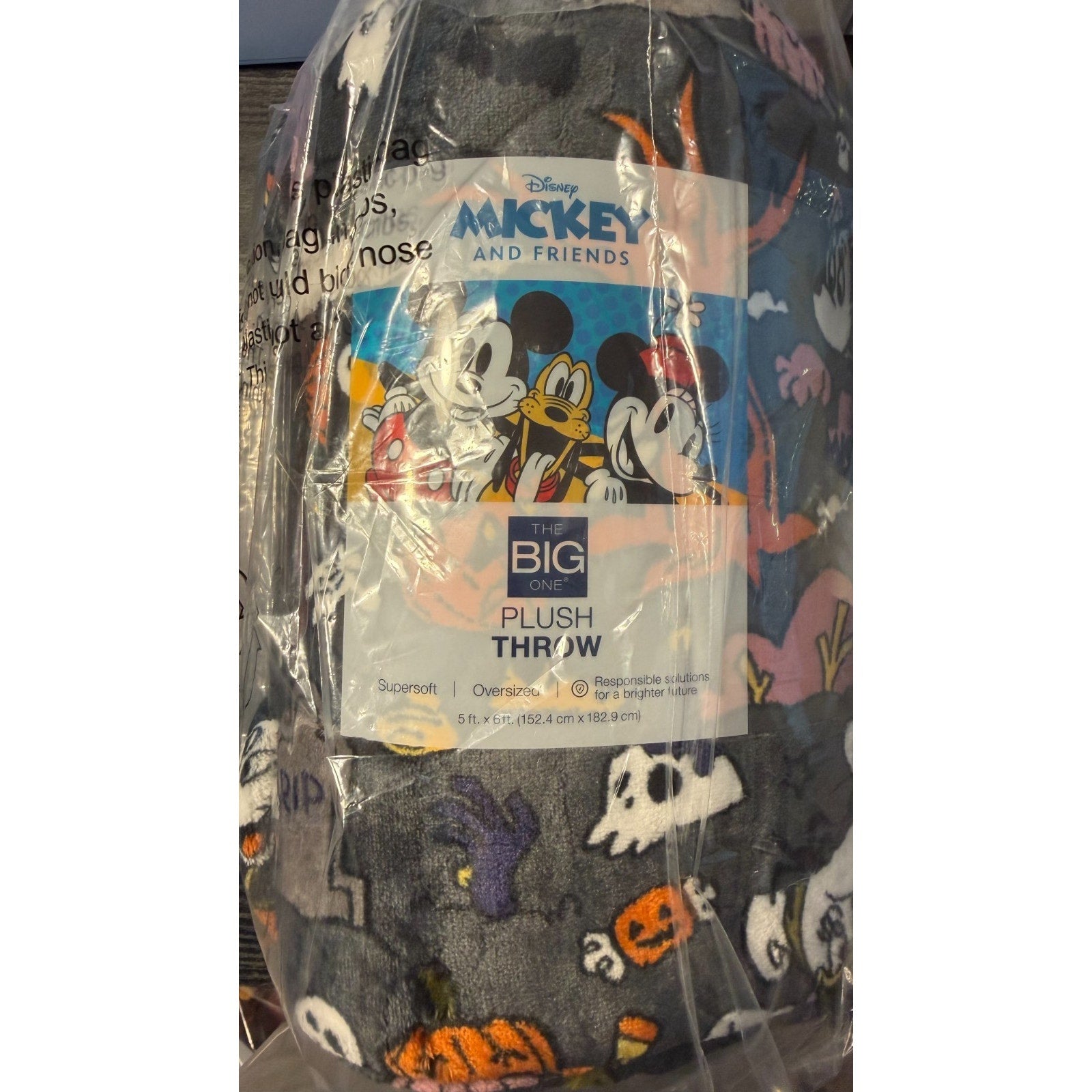 Disney Mickey & Friends Halloween Oversized Plush Throw Blanket 60x72 NEW