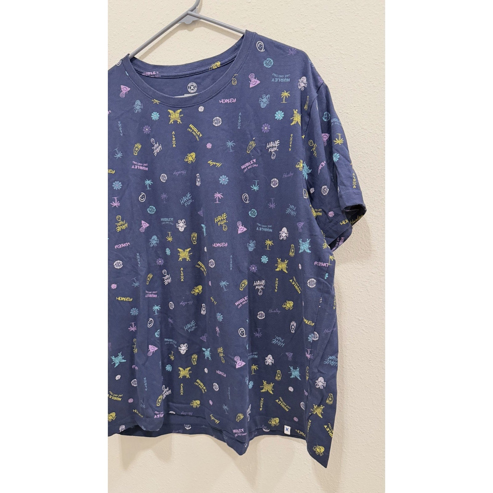 Hurley Men's Navy Blue "Have Fun" Graphic T-Shirt - Large - Preowned