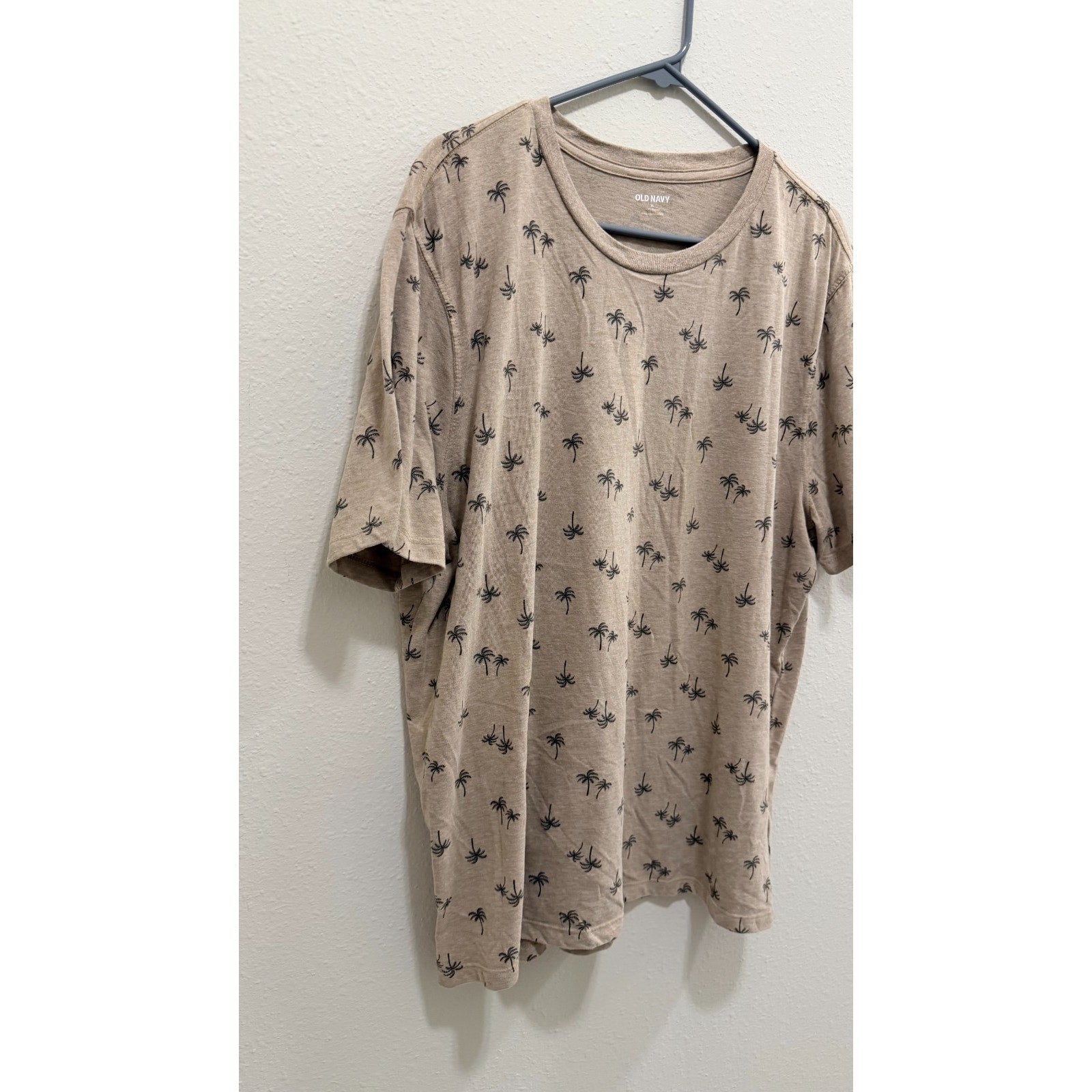 Old Navy Men's Palm Tree Graphic T-Shirt - Size XL - Preowned