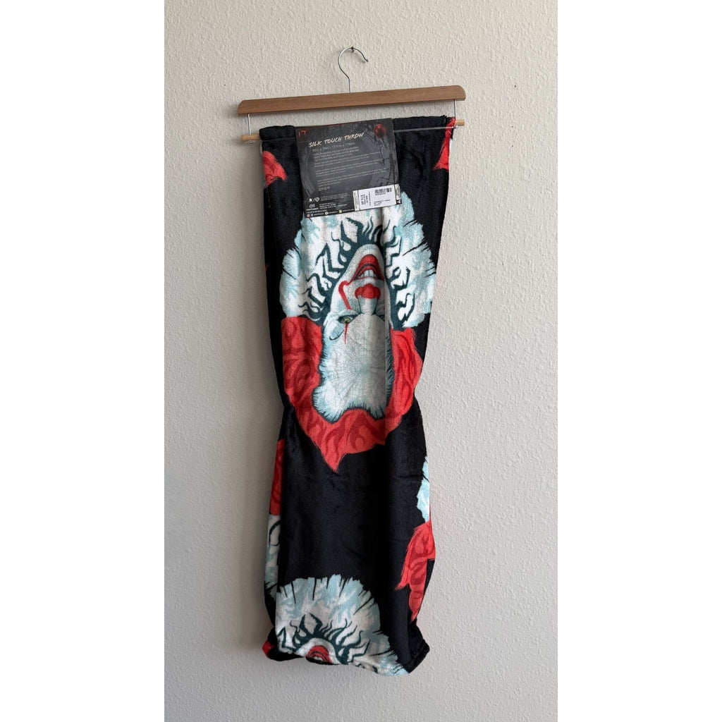 NEW IT Pennywise Halloween Throw Blanket – 50”x70”