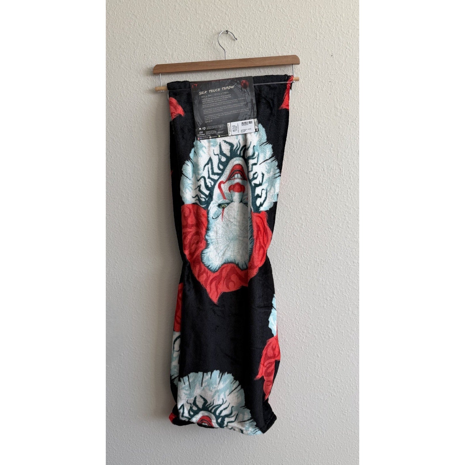 NEW IT Pennywise Halloween Throw Blanket – 50”x70”