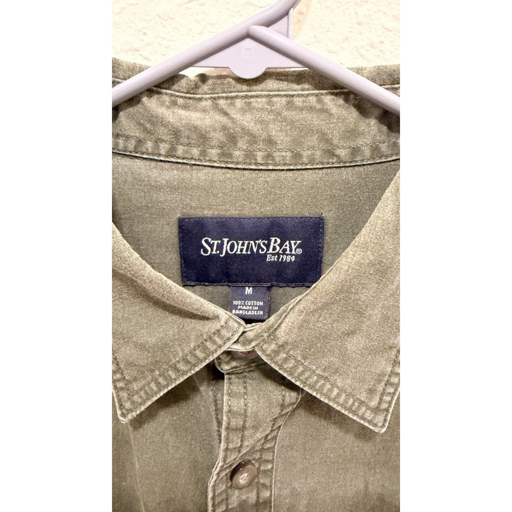 St. John’s Bay Men’s Green Long Sleeve Button-Down - Size Medium - Preowned