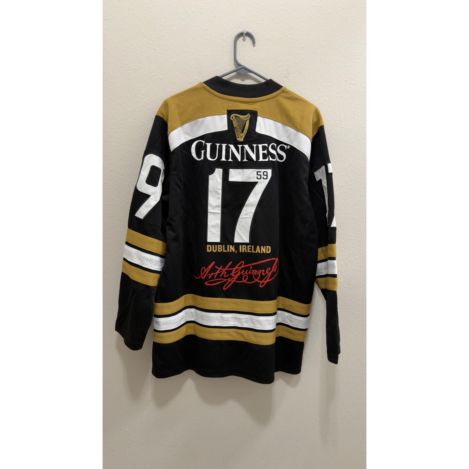 Guinness Tortoise Hockey Jersey Medium NWT St James's Gate Black