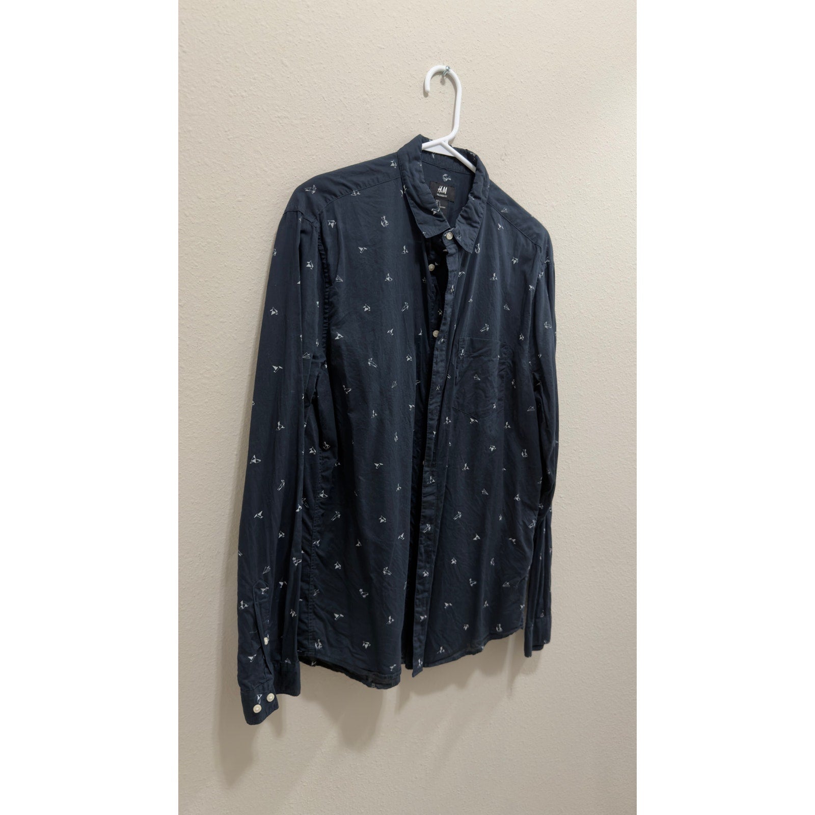H&M Men's Origami Geometric Print Long Sleeve Button Down Shirt Navy Blue Large