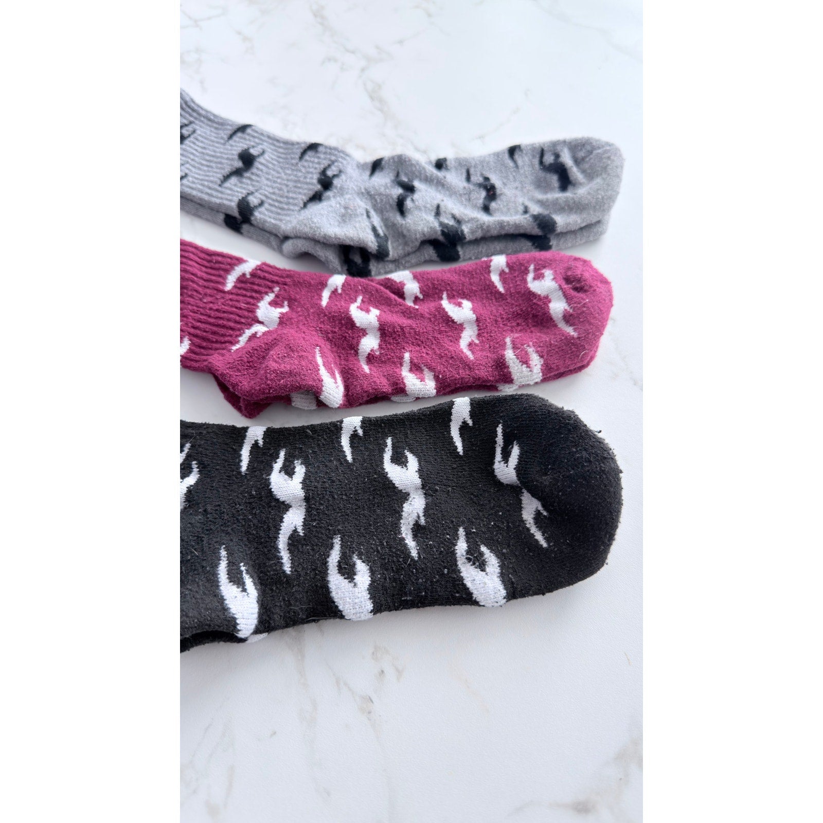 Hollister Men's Crew Socks 3-Pack Seagull Logo Black Maroon Grey Preowned