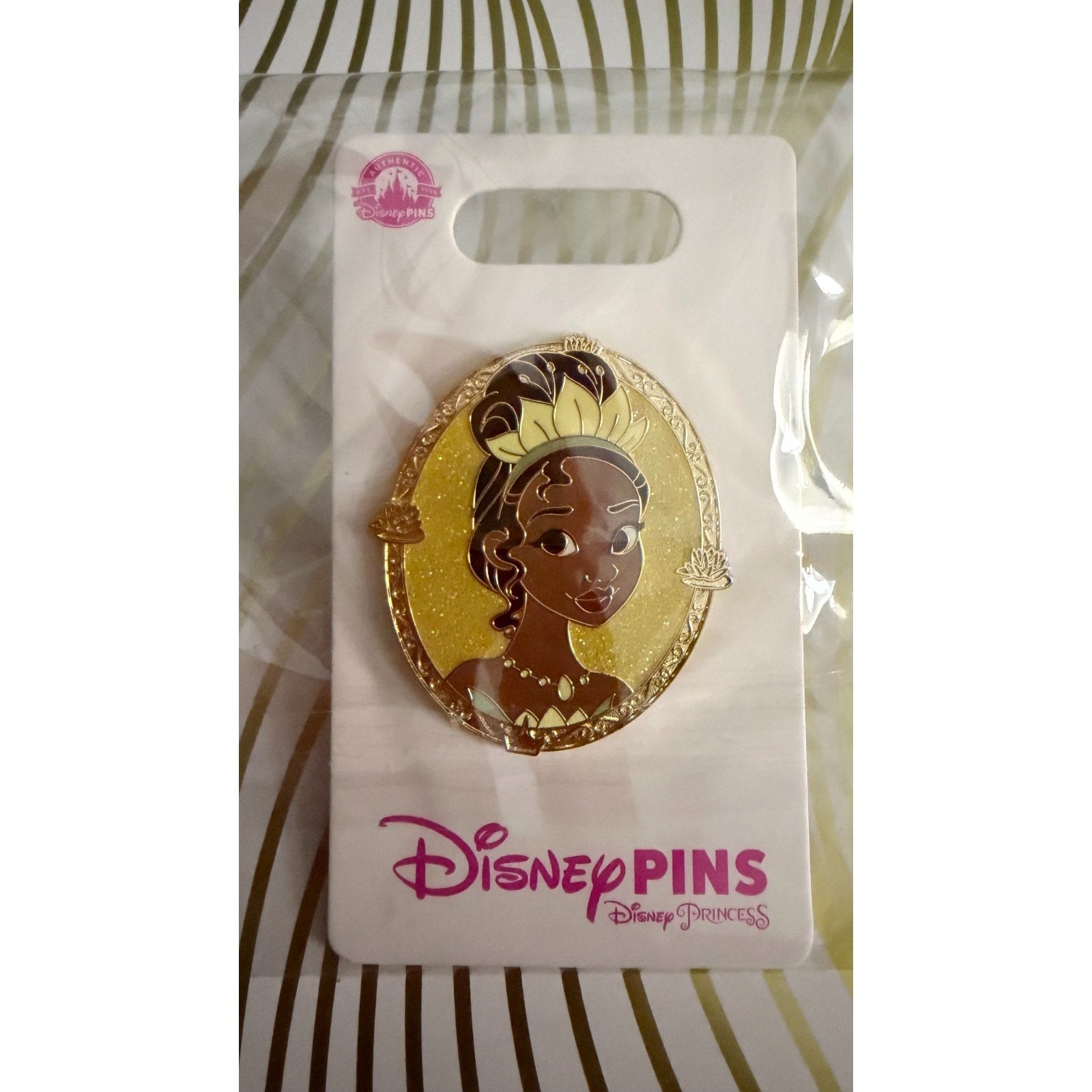 Disney Parks 2023 Princess TIANA Princess & The Frog Oval GLITTER Pin NEW