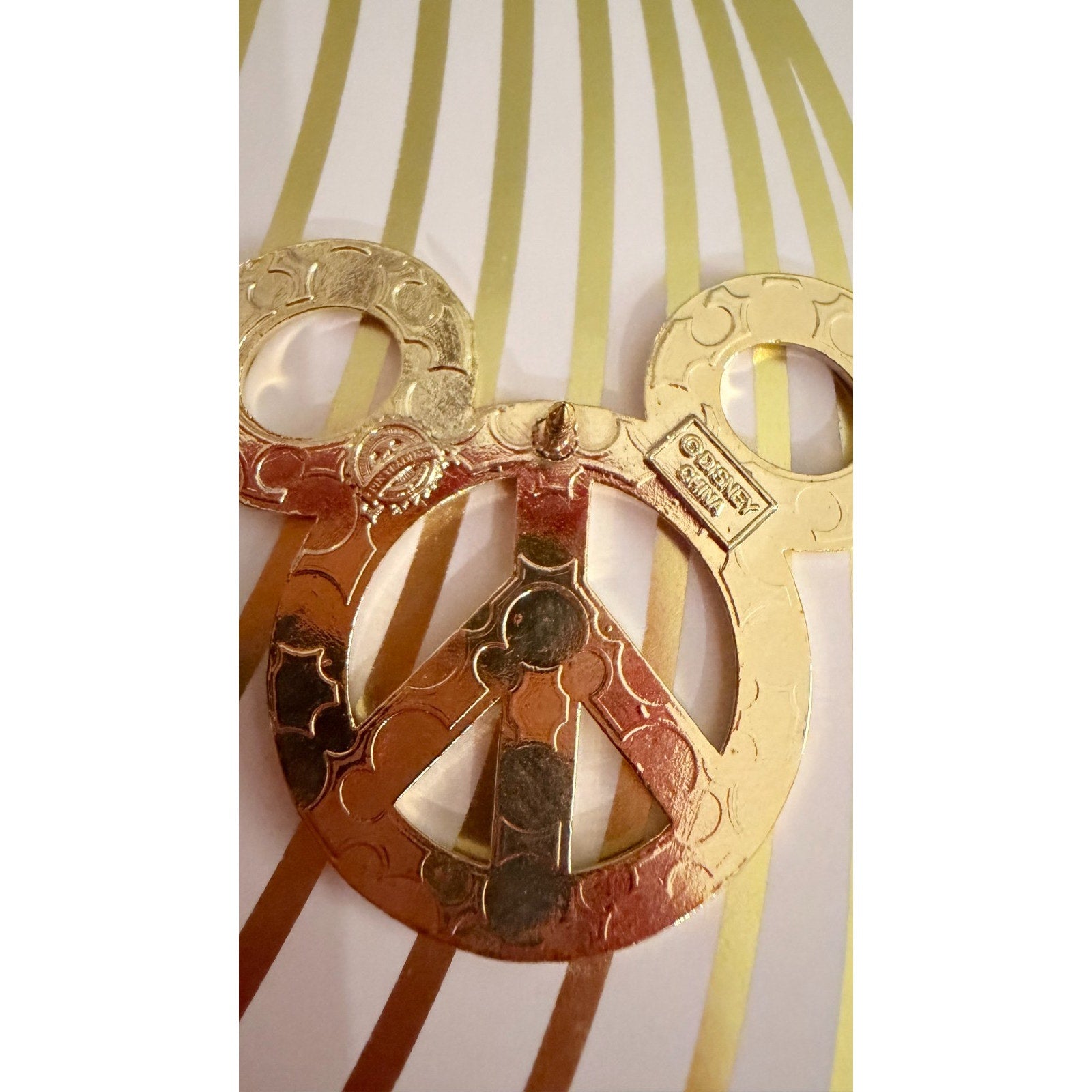 Disney Parks 2008 Mickey Mouse Peace Sign Pin