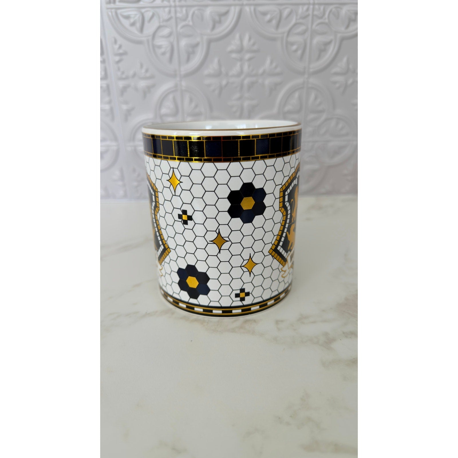 Harry Potter Hogwarts Crest Mosaic Ceramic Coffee Mug Gold Handle 20oz NWT