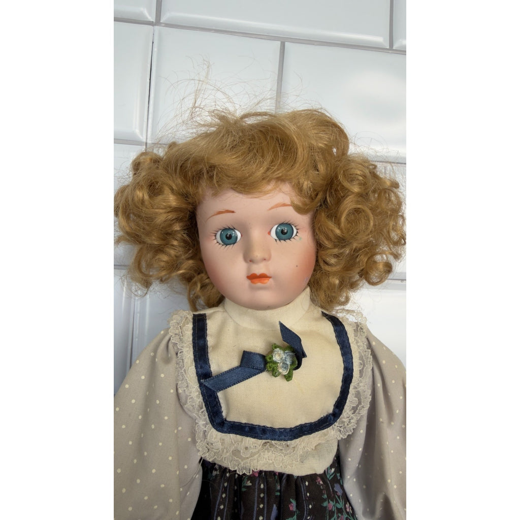 Vintage 1988 Heritage Mint "Allison" 16" Porcelain Doll (D27)