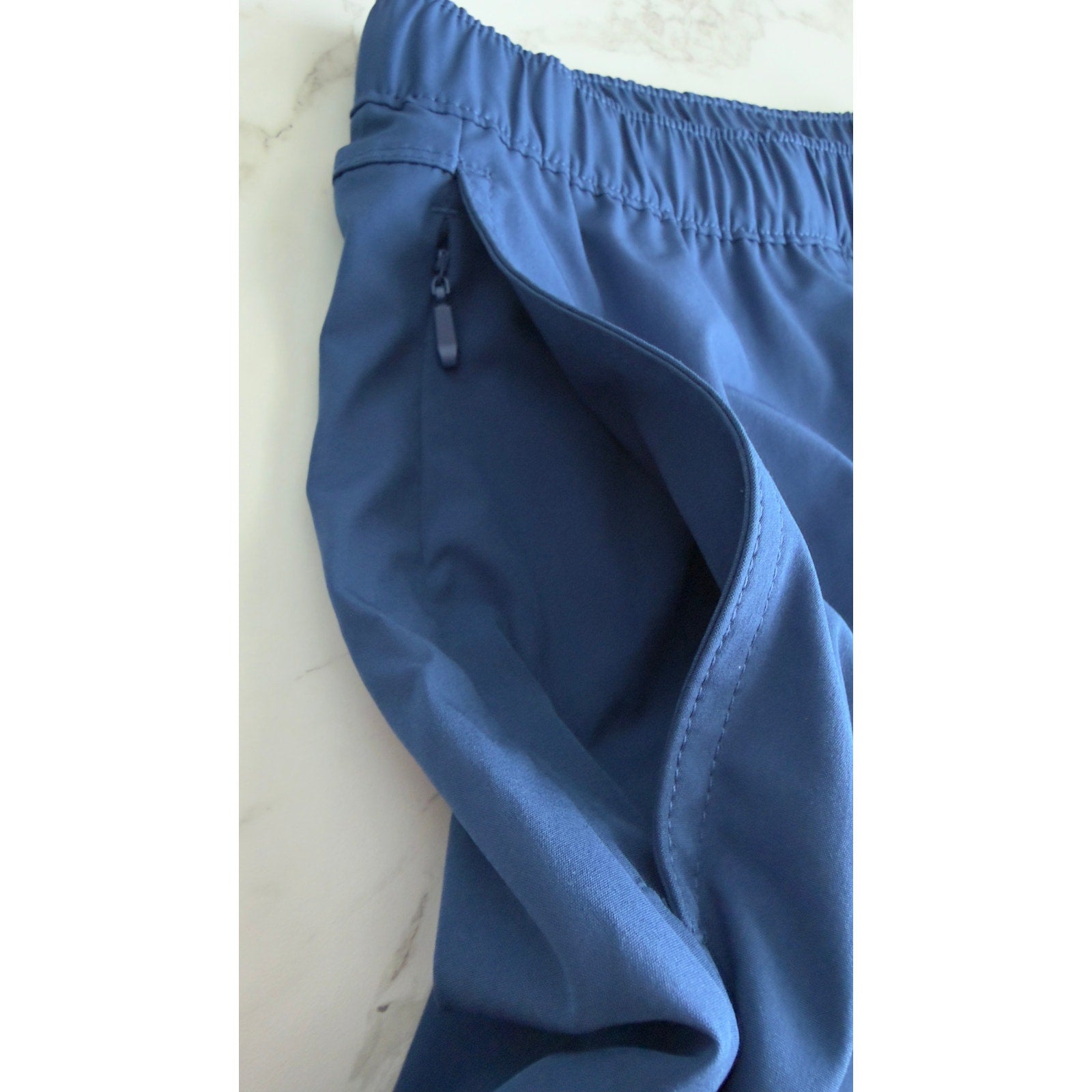 Hollister Men’s Hybrid Active Shorts 5” Blue Size Large