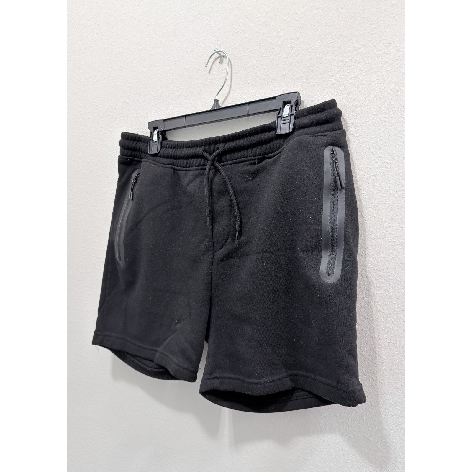 Men's Large Black 5" Inseam Fleece Shorts Heat Seal Zip Pocket Preowned