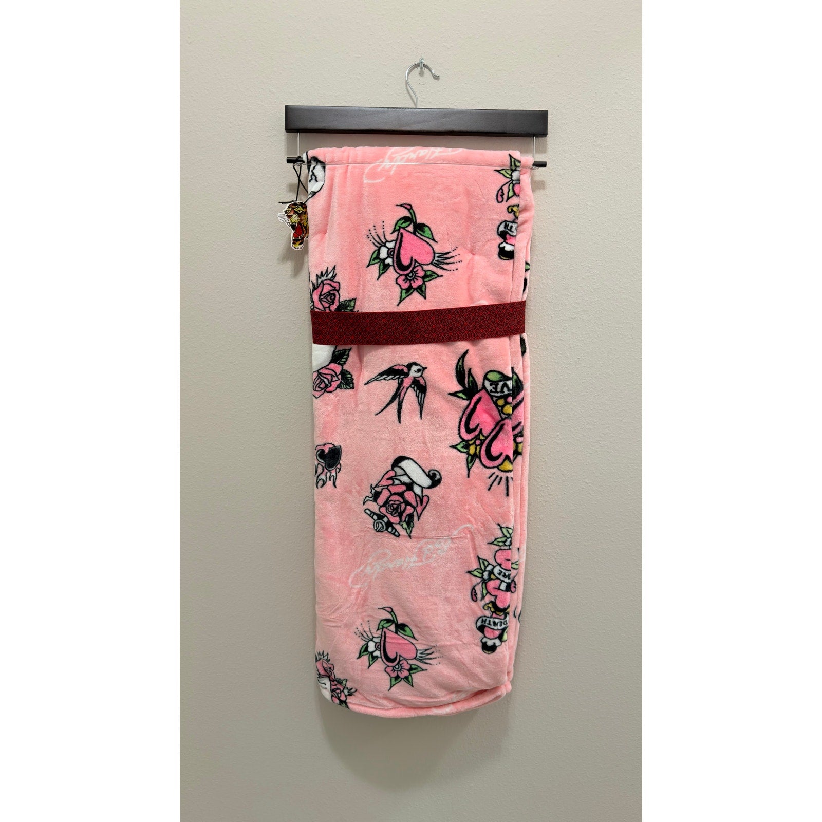 Ed Hardy Pink Oversized Plush Throw Blanket Skulls Roses Tattoo Print 60x70 NWT