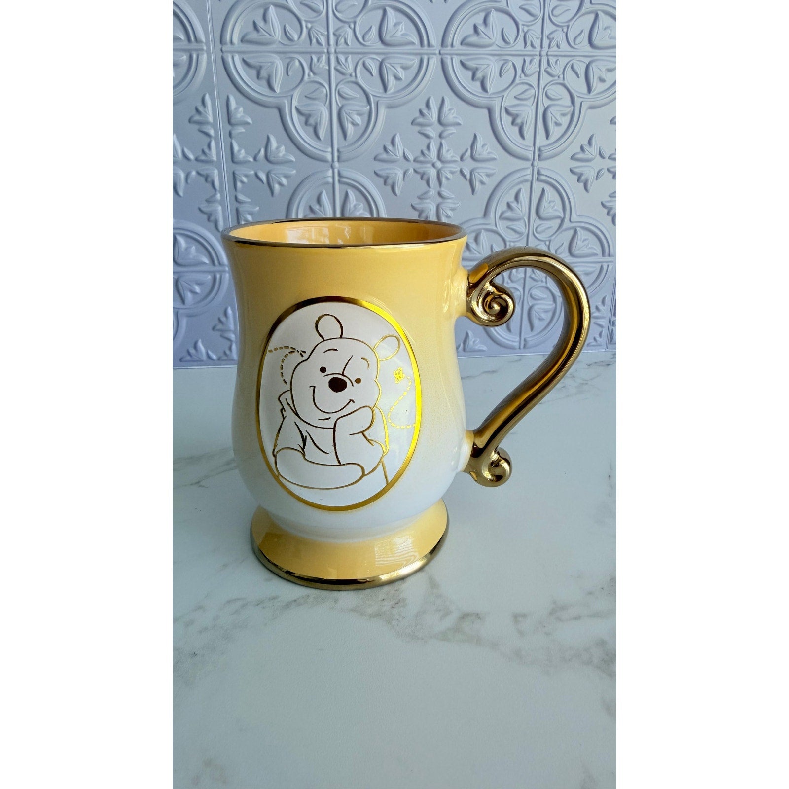 Silver Buffalo Disney Winnie the Pooh Gold Foil Footed Ceramic Mug 17.5 oz NEW