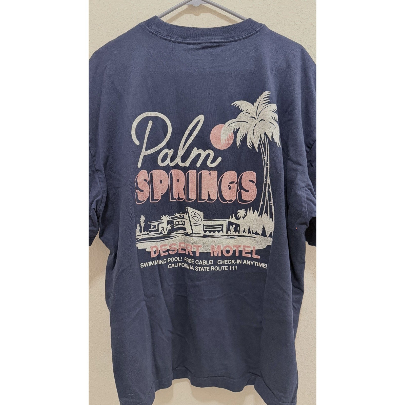 Hollister Men's Boxy Cut Palm Springs Desert Motel T-shirt - XL - Preowned