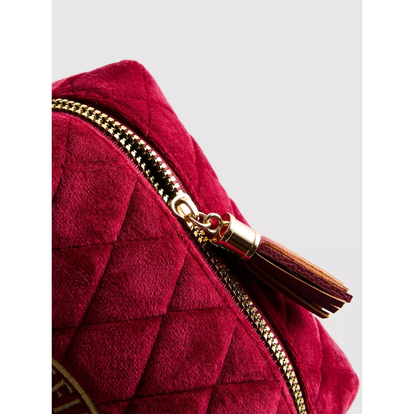 NEW Primark x Harry Potter™ Gryffindor Quilted Velvet Makeup Bag