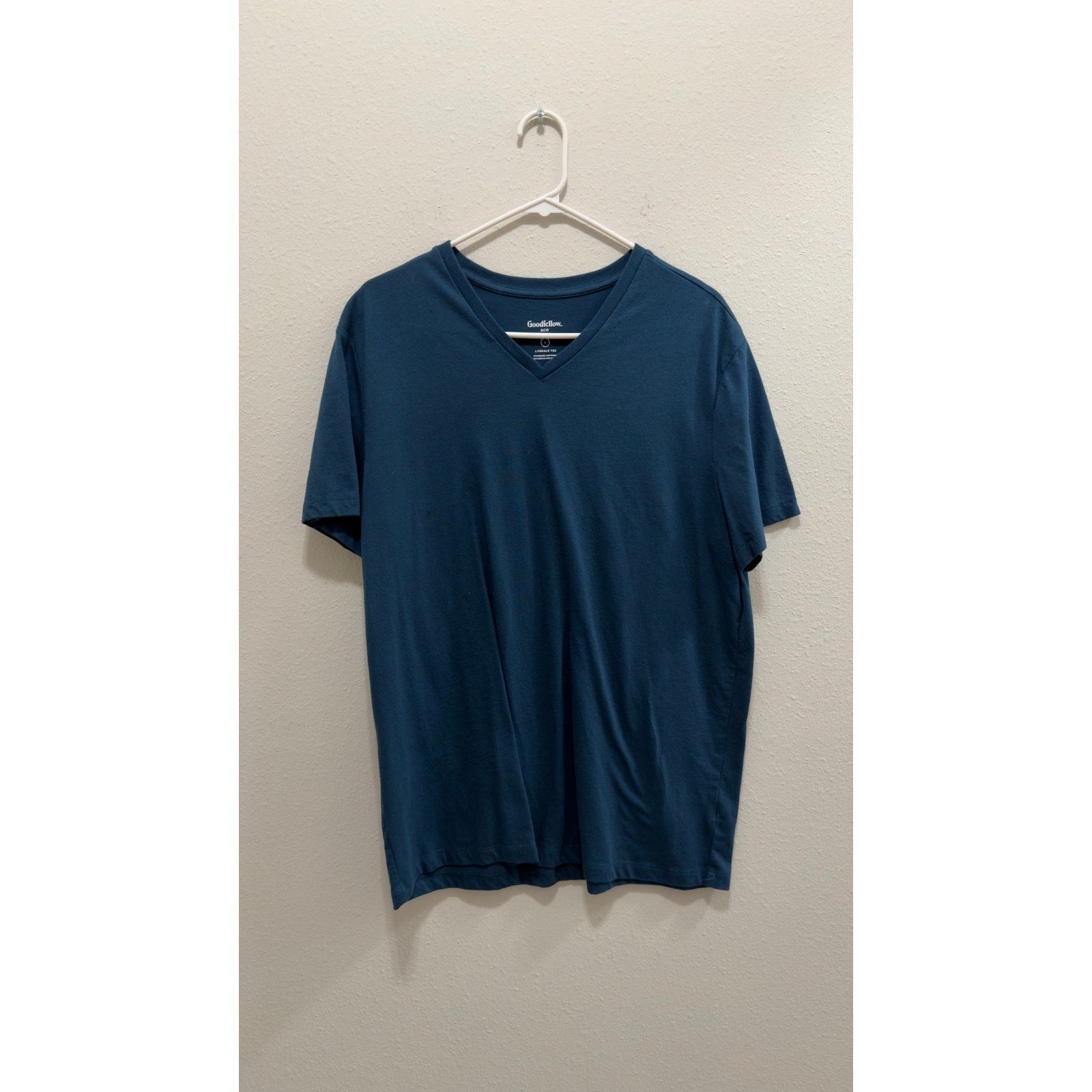 Goodfellow & Co. Men's Lyndale V-Neck T-Shirt 2-Pack Size Large Blue/Burgundy