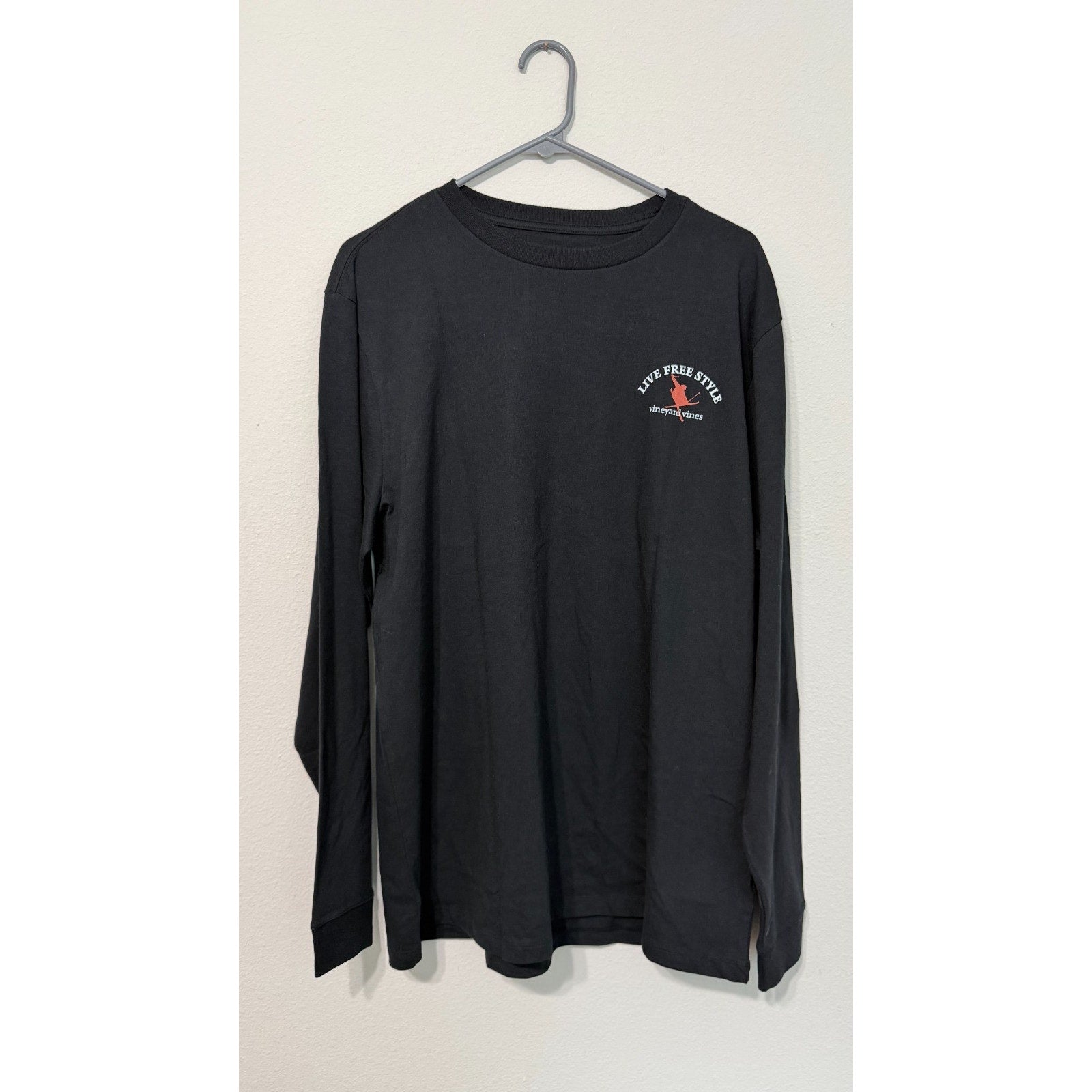 NWT Vineyard Vines "Live Free Style Ski" Long Sleeve Pocket Tee Large NWT