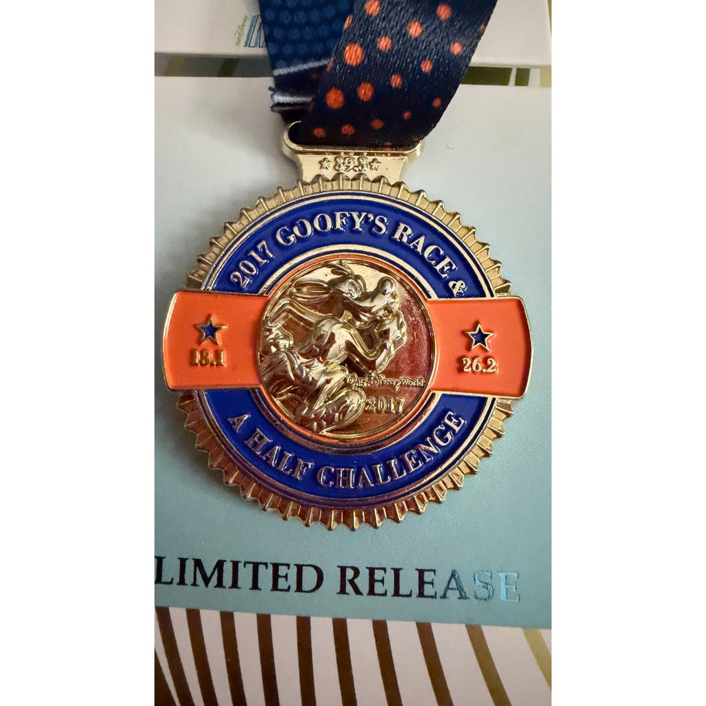Disney Parks 2017 runDisney Marathon Weekend GOOFY CHALLENGE 39.3 Medal Pin NEW