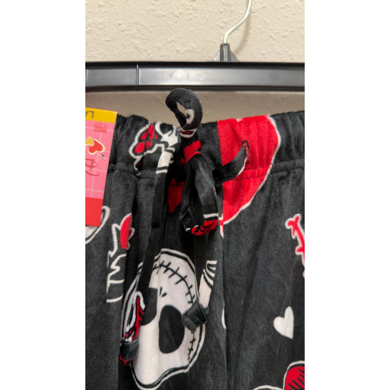 NWT Nightmare Before Christmas Men’s Valentine’s Day Sleep Pants – Large