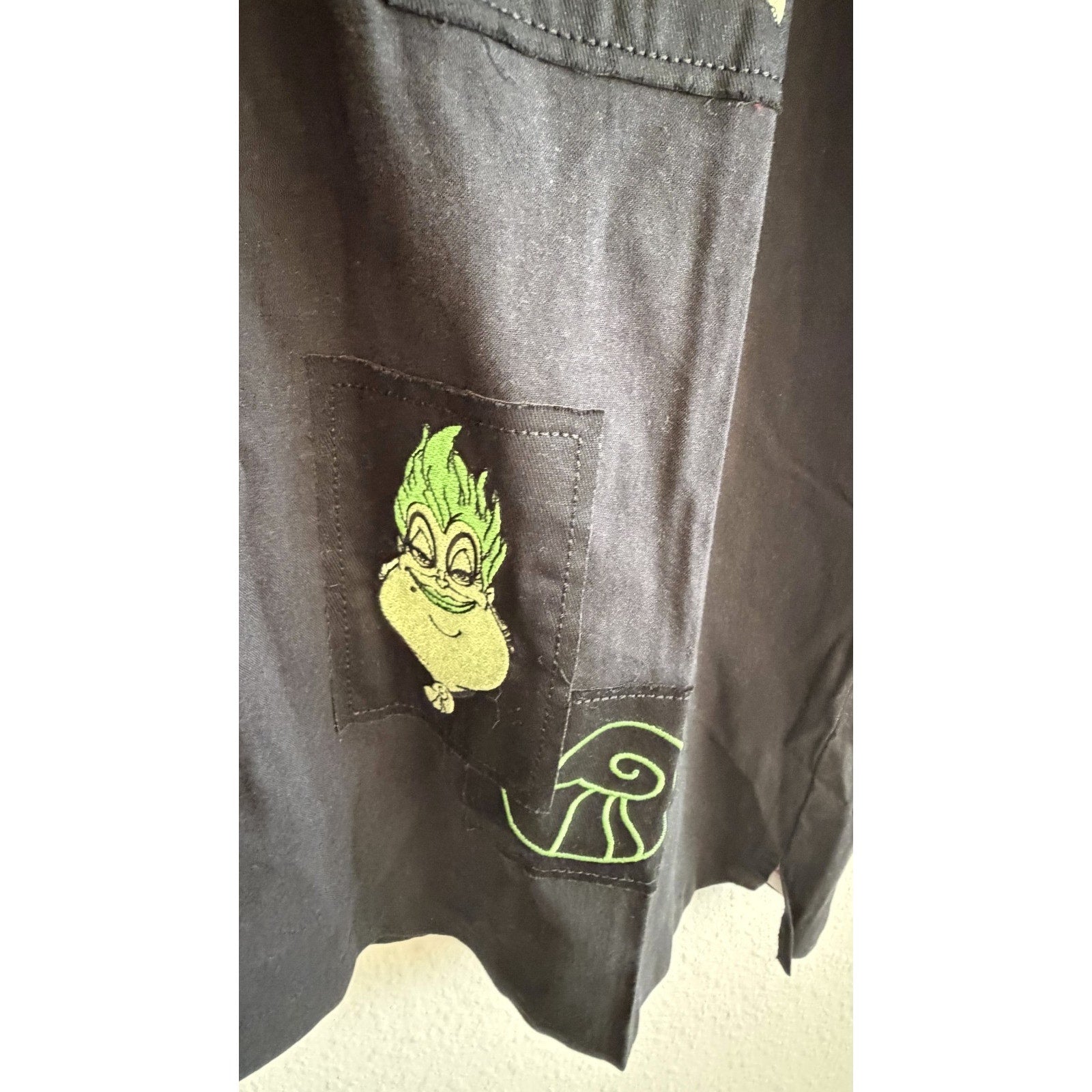 NEW Disney Villains Our Universe Glow-In-The-Dark Woven Shirt - Men’s Large
