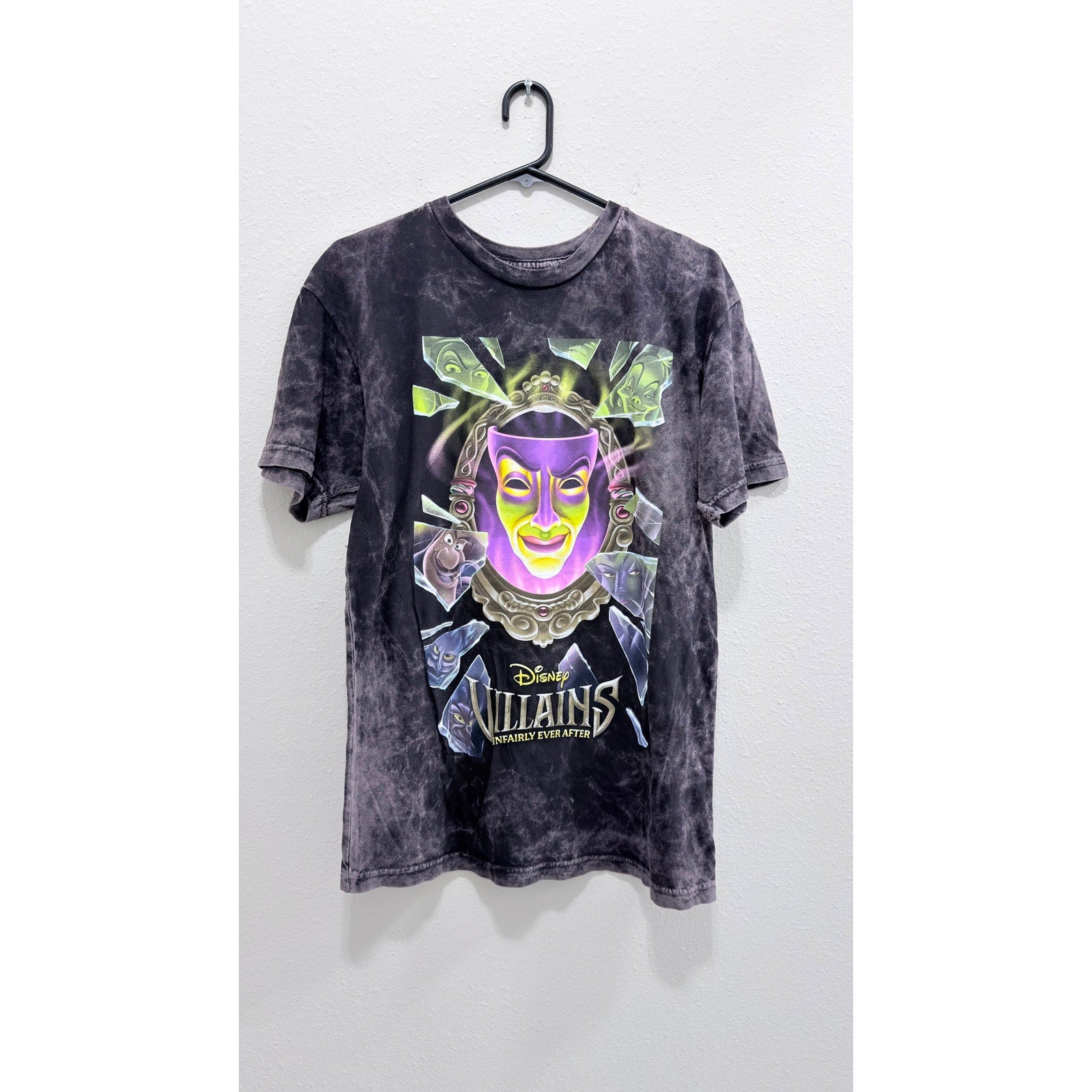 Disney Parks Villains Unfairly Ever After Magic Mirror T-Shirt Medium NWT