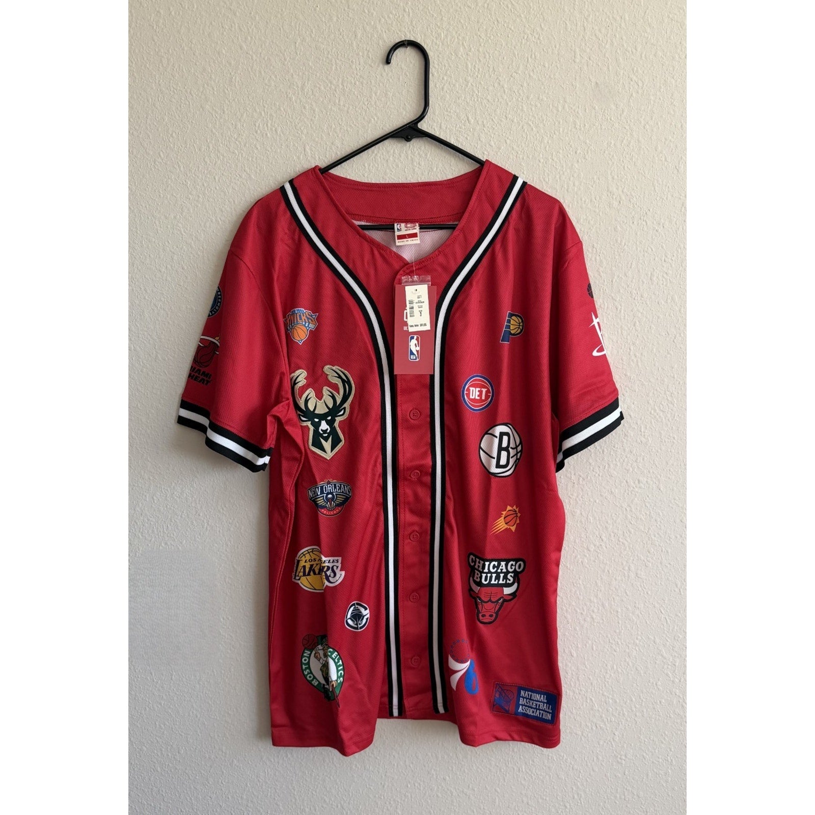 NEW Aeropostale NBA Team Logos Red Baseball Jersey Medium