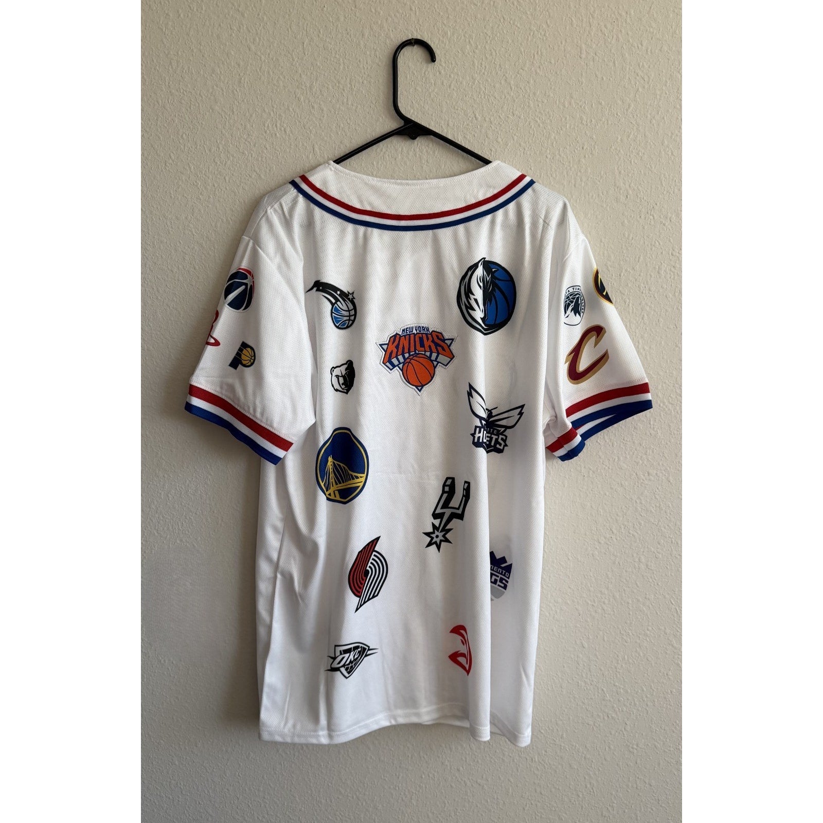 NEW Aeropostale NBA Team Logos White Baseball Jersey Large