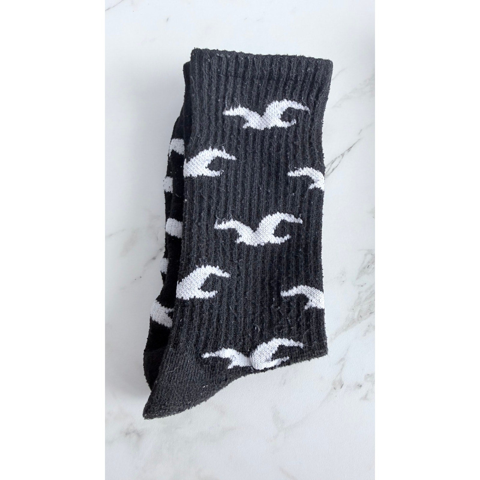 Hollister Men's Crew Socks 3-Pack Seagull Logo Black Maroon Grey Preowned