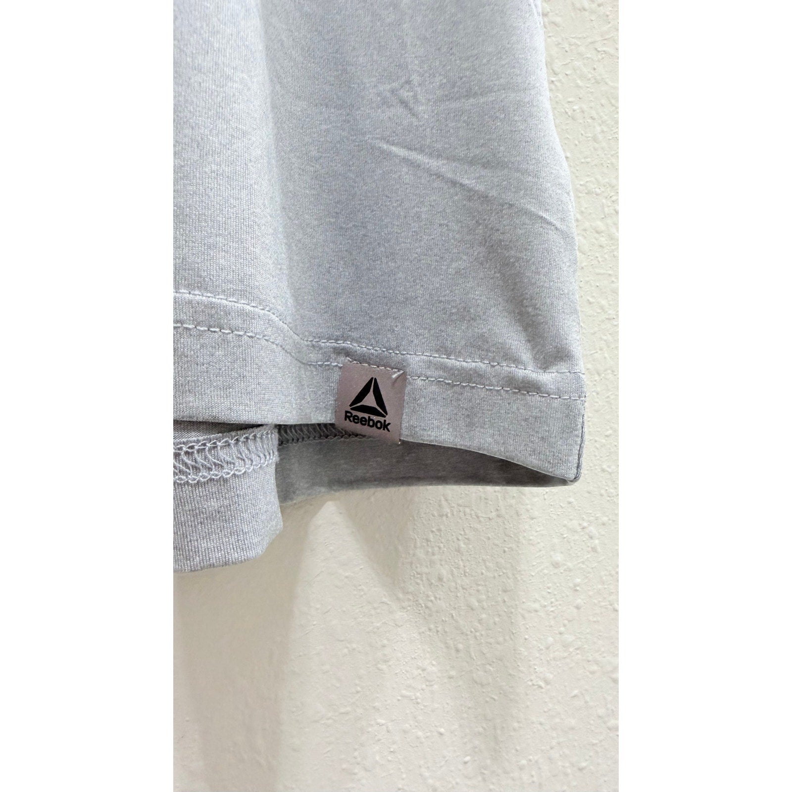NWOT Reebok Men's Gray Graphic Logo Gym Training Shirt - Large