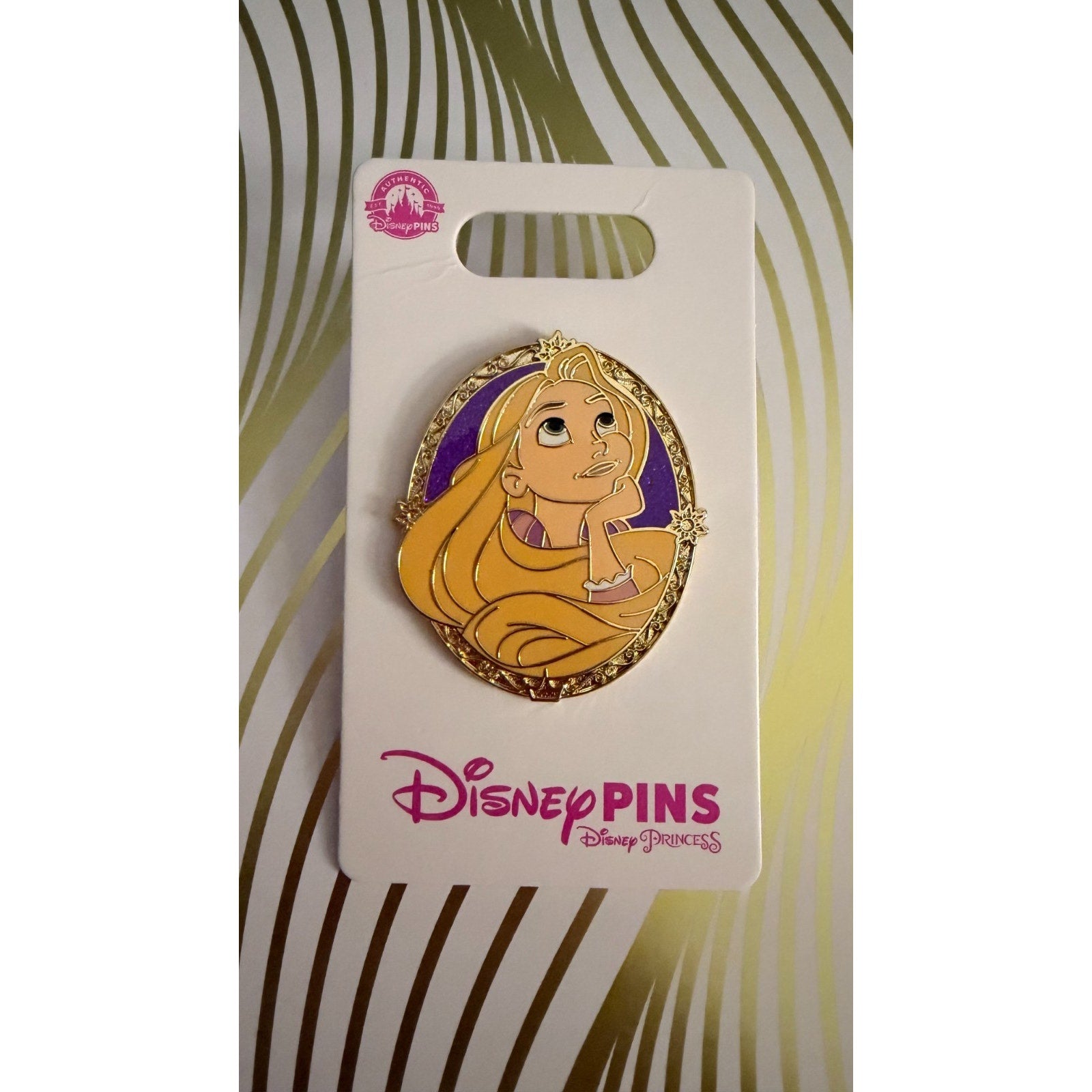 Disney Parks 2022 Tangled RAPUNZEL Princess Portrait Cameo Frame Pin #151