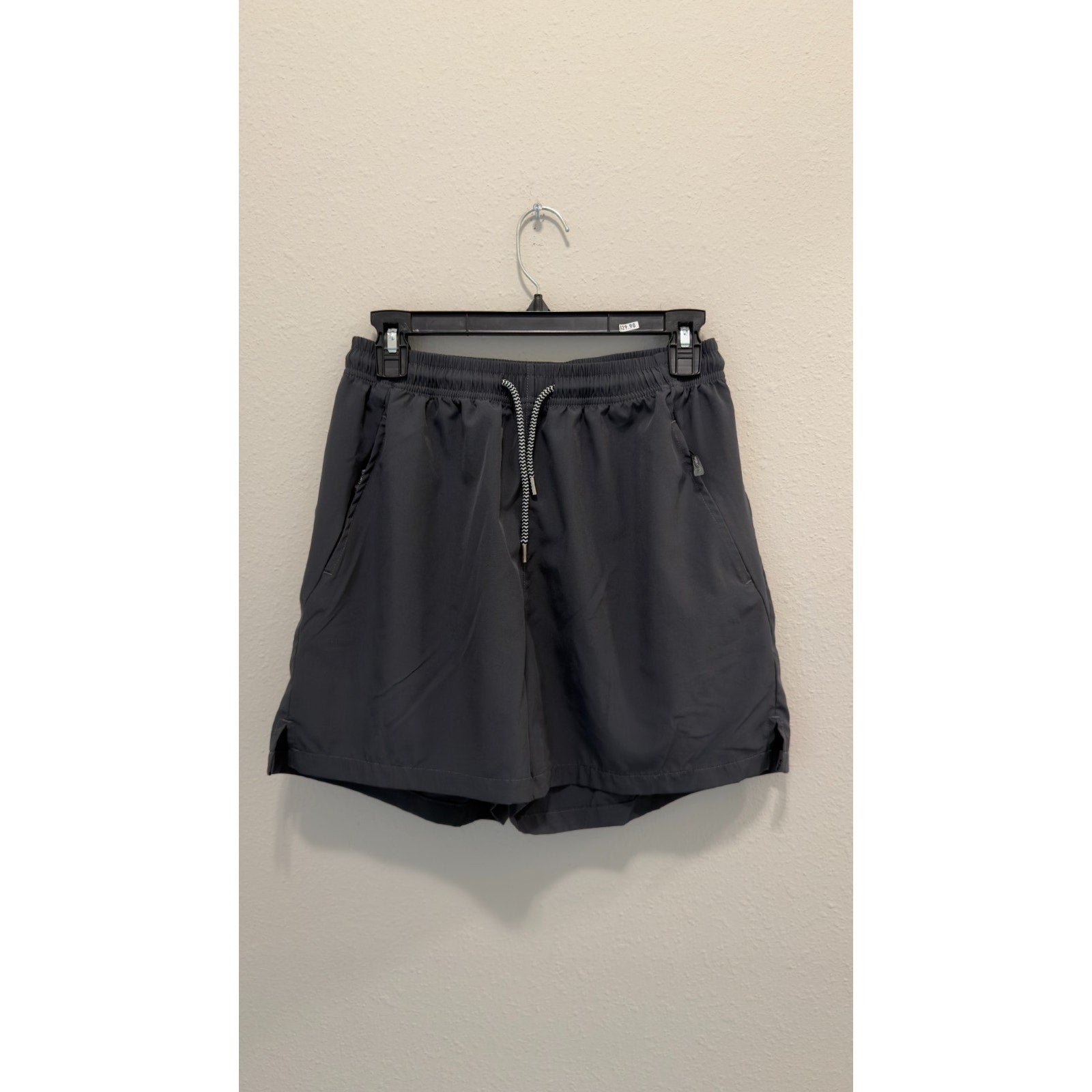 Men's Lightweight Performance Shorts - Size Large (5.5" Inseam)