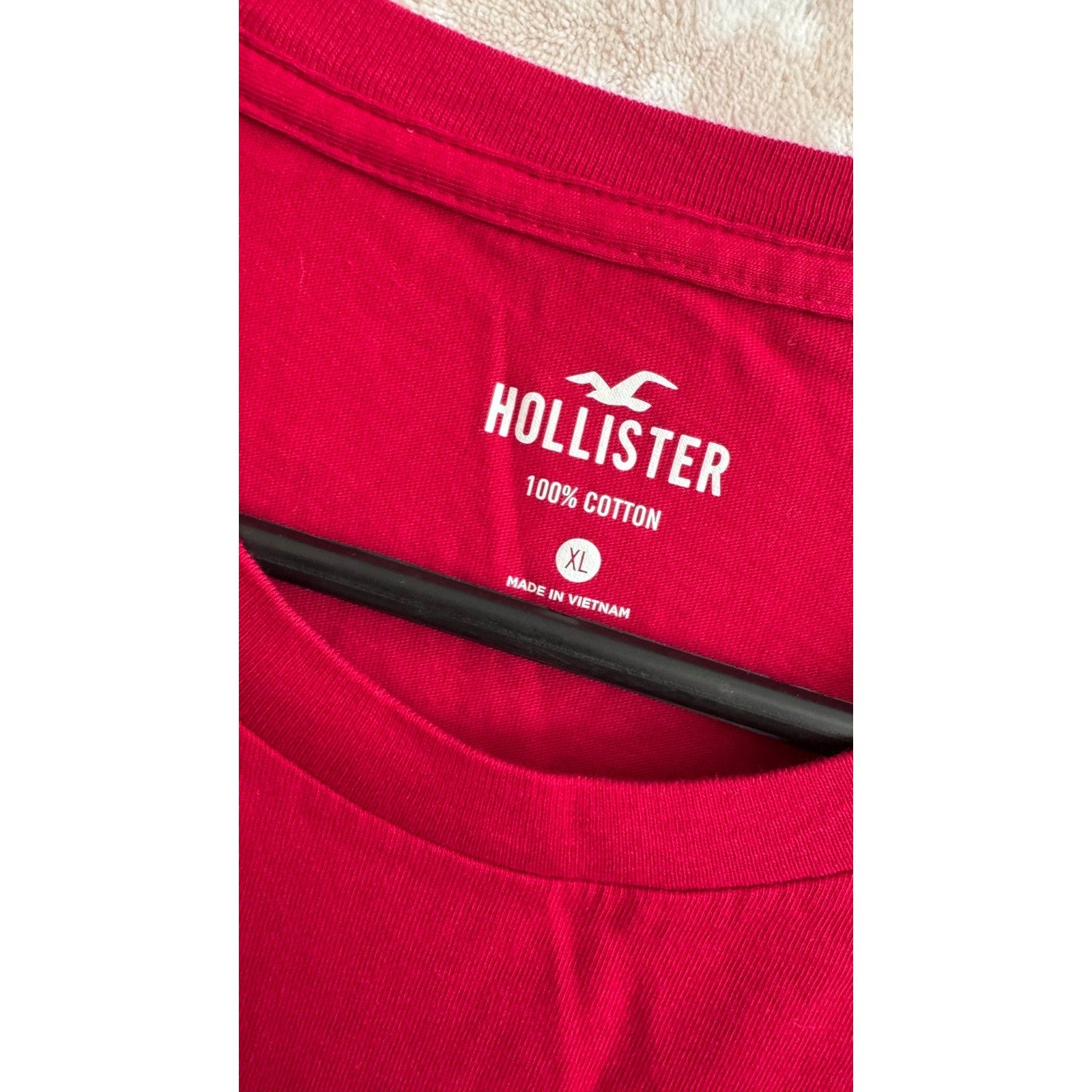 Hollister Men’s Red T-Shirt Size XL Short Sleeve Soft 100% Cotton