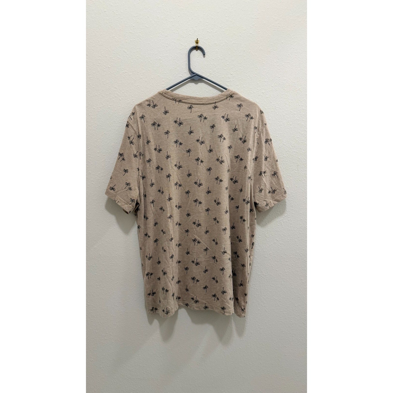 Old Navy Men's Palm Tree Graphic T-Shirt - Size XL - Preowned