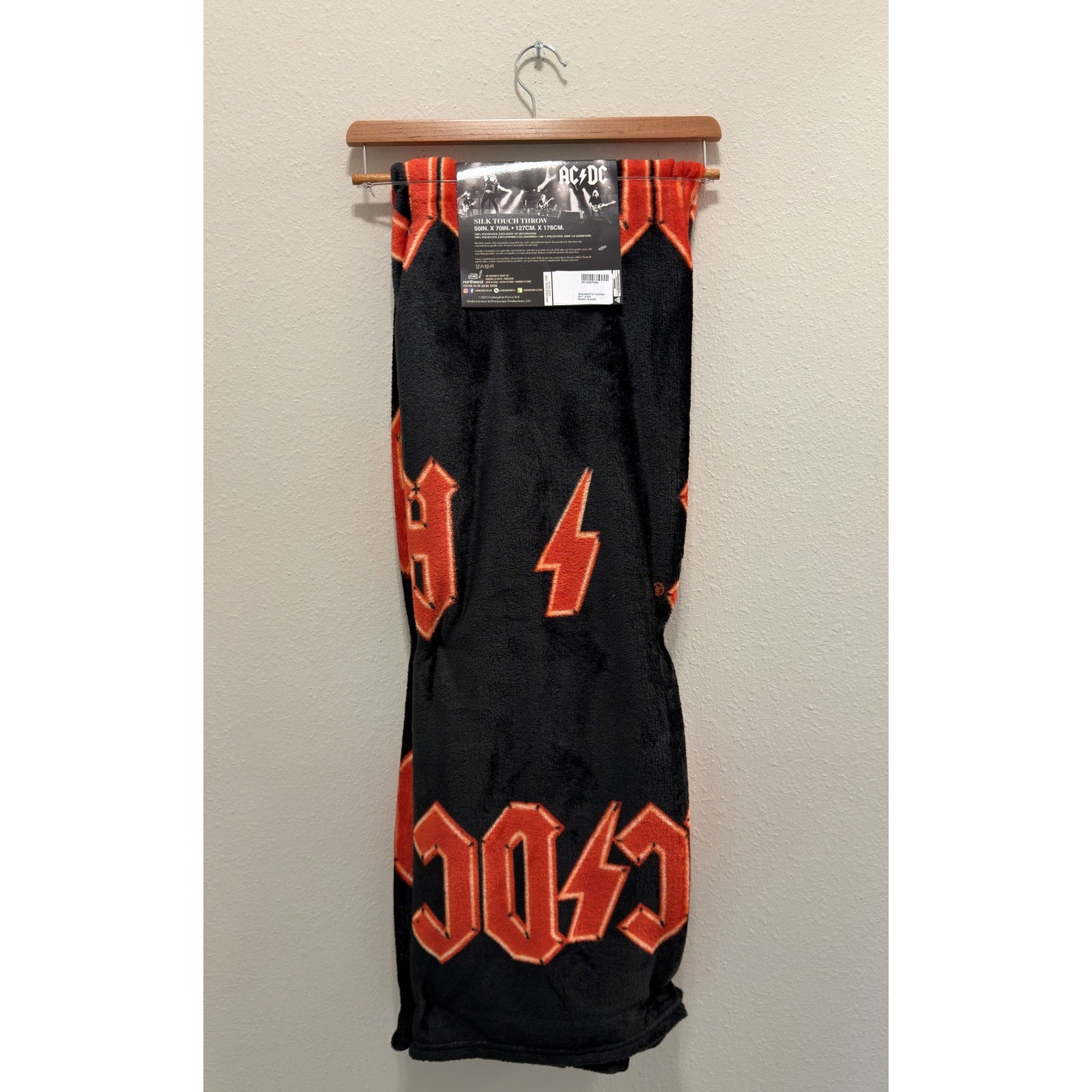 AC/DC Rock Band Logo Silk Touch Throw Blanket – 50" x 70" – NWT