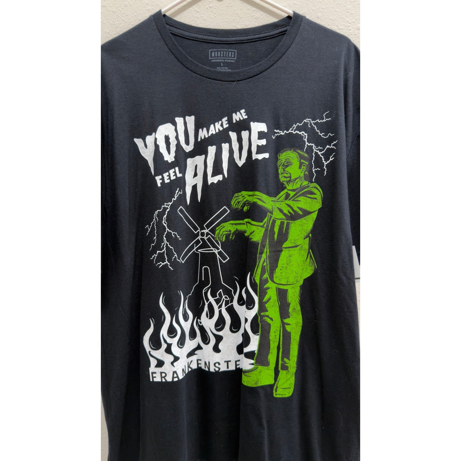 Universal Studios Frankenstein "You Make Me Feel Alive" T-Shirt Size Large NWT