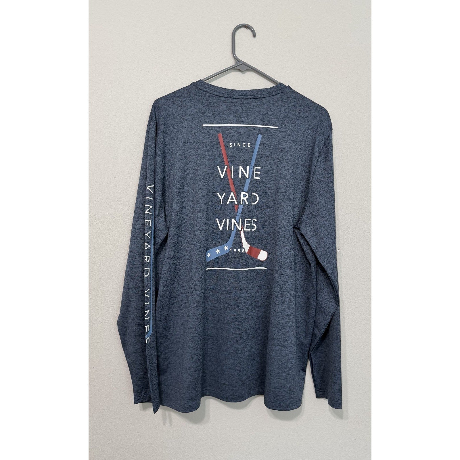 NWT Vineyard Vines Hockey Sticks Long-Sleeve Harbor Performance Tee Adult L