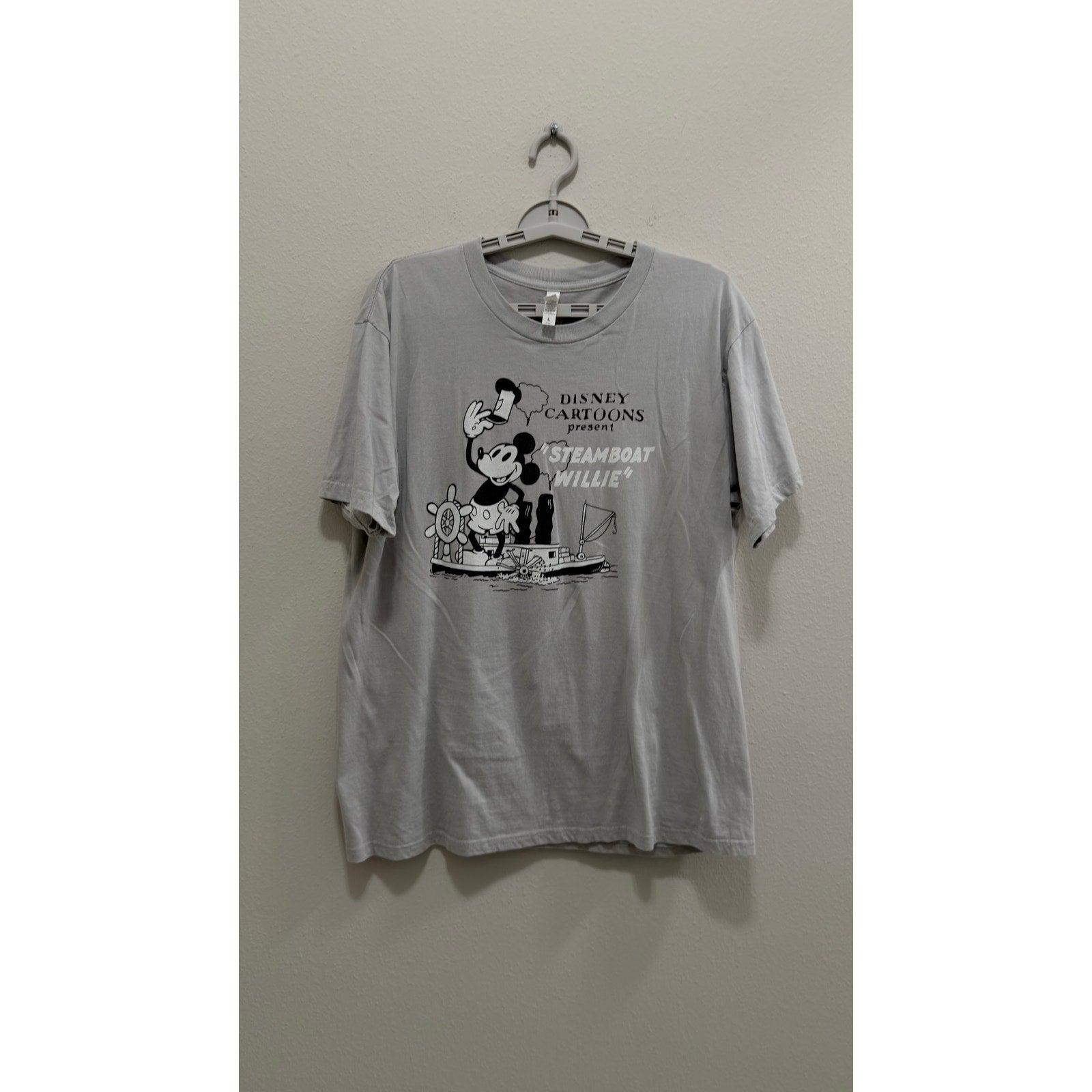 Disney Mickey Mouse Steamboat Willie Light Gray T-Shirt Men's Size Large