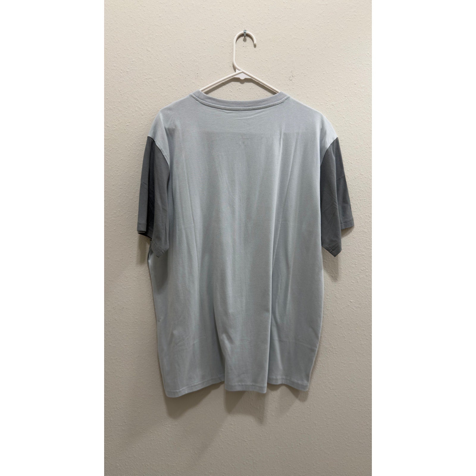 Original Use Men's Split Color Block Short Sleeve T-Shirt Size Large Grey NWT