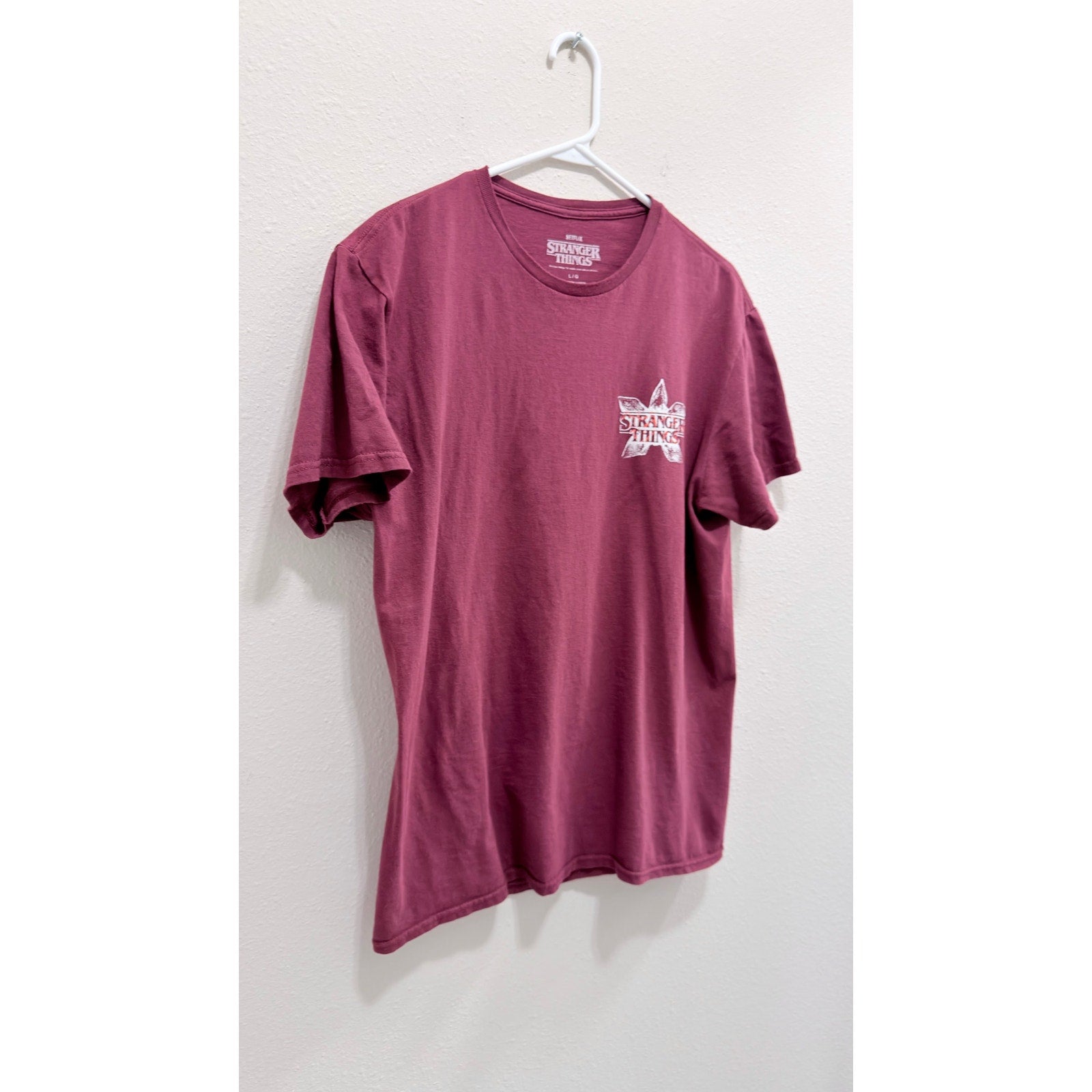 Stranger Things One Last Adventure Maroon Graphic T-Shirt Unisex Large Preowned