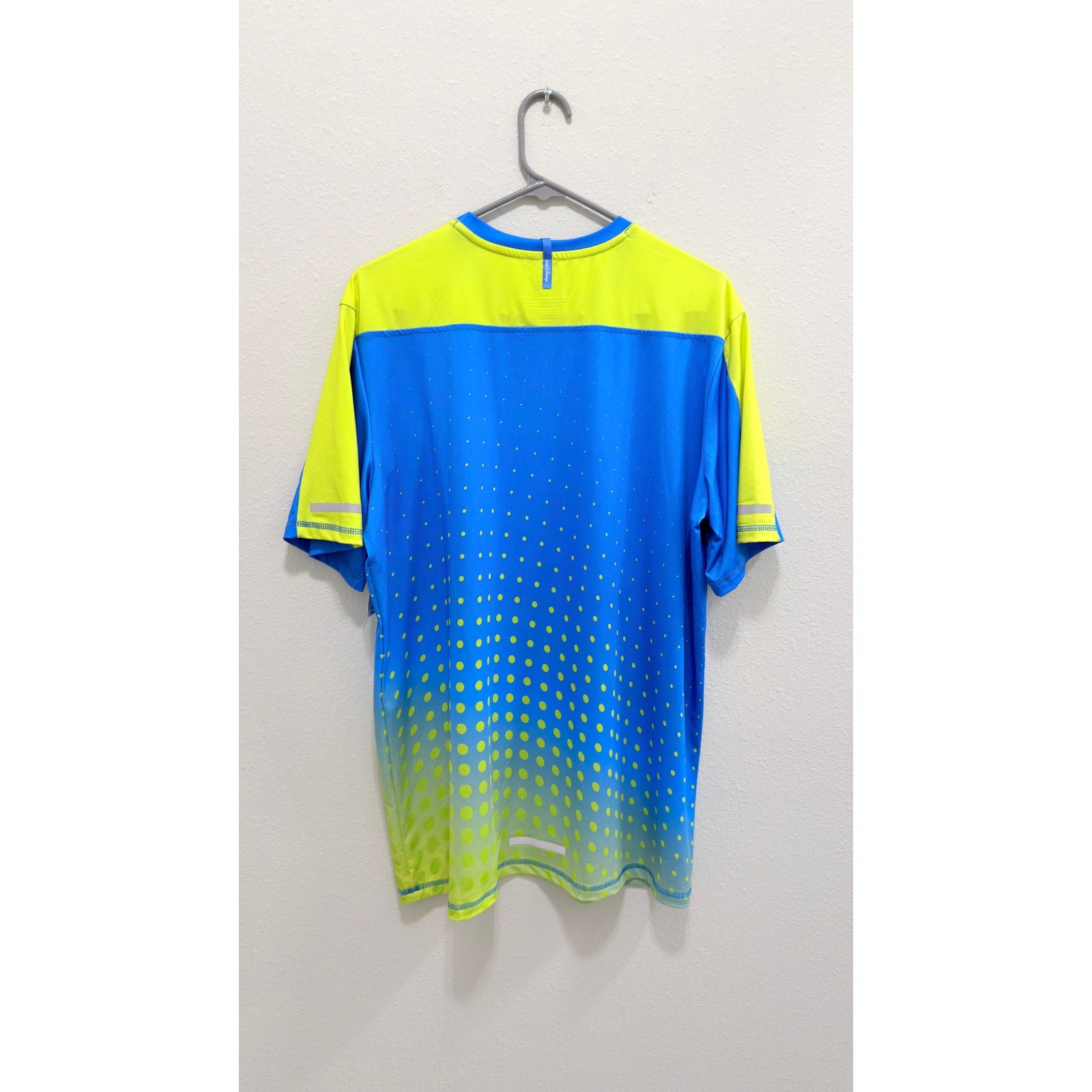 runDisney Mickey Mouse Performance Running Shirt Blue Yellow Large NEW